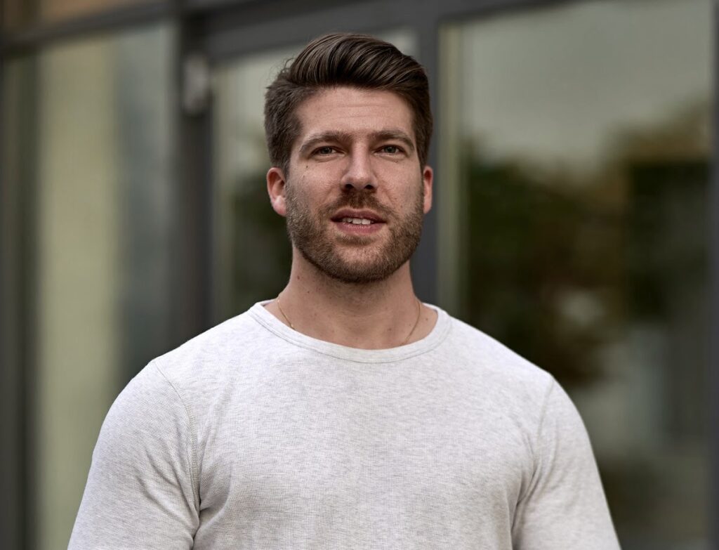 {"type":"elementor","siteurl":"https://skillsforfuture.net/wp-json/","elements":[{"id":"c0e923b","elType":"widget","isInner":false,"isLocked":false,"settings":{"ekit_team_image":{"url":"https://skillsforfuture.net/wp-content/uploads/2025/08/cq5dam.heroimageportrait.png","id":29891,"size":"","alt":"","source":"library"},"ekit_team_name":"Manuel Nikolaou","ekit_team_position":"","ekit_team_show_short_description":"yes","ekit_team_short_description":"Die beste Version von sich selbst zu sein - Mein Anspruch als Berater und mein Ziel für die Finanzen meiner Kunden","ekit_team_social_icons":[{"ekit_team_label":"Facebook","_id":"02a376e","ekit_team_icons":{"value":"icon icon-facebook","library":"ekiticons"},"ekit_team_link":{"url":"https://facebook.com","is_external":"","nofollow":"","custom_attributes":""},"ekit_team_socialmedia_icon_color":"#FFFFFF","ekit_team_socialmedia_icon_bg_color":"#a1a1a1","ekit_team_socialmedia_border_border":"","ekit_team_socialmedia_border_width":{"unit":"px","top":"","right":"","bottom":"","left":"","isLinked":true},"ekit_team_socialmedia_border_width_tablet":{"unit":"px","top":"","right":"","bottom":"","left":"","isLinked":true},"ekit_team_socialmedia_border_width_mobile":{"unit":"px","top":"","right":"","bottom":"","left":"","isLinked":true},"ekit_team_socialmedia_border_color":"","ekit_team_socialmedia_icon_normal_text_shadow_text_shadow_type":"","ekit_team_socialmedia_icon_normal_text_shadow_text_shadow":{"horizontal":0,"vertical":0,"blur":10,"color":"rgba(0,0,0,0.3)"},"ekit_team_socialmedai_list_box_shadow_box_shadow_type":"","ekit_team_socialmedai_list_box_shadow_box_shadow":{"horizontal":0,"vertical":0,"blur":10,"spread":0,"color":"rgba(0,0,0,0.5)"},"ekit_team_socialmedai_list_box_shadow_box_shadow_position":" ","ekit_team_socialmedia_icon_hover_color":"","ekit_team_socialmedia_icon_hover_bg_color":"#3b5998","ekit_team_socialmedia_border_hover_border":"","ekit_team_socialmedia_border_hover_width":{"unit":"px","top":"","right":"","bottom":"","left":"","isLinked":true},"ekit_team_socialmedia_border_hover_width_tablet":{"unit":"px","top":"","right":"","bottom":"","left":"","isLinked":true},"ekit_team_socialmedia_border_hover_width_mobile":{"unit":"px","top":"","right":"","bottom":"","left":"","isLinked":true},"ekit_team_socialmedia_border_hover_color":"","ekit_team_socialmedia_icon_hover_text_shadow_text_shadow_type":"","ekit_team_socialmedia_icon_hover_text_shadow_text_shadow":{"horizontal":0,"vertical":0,"blur":10,"color":"rgba(0,0,0,0.3)"},"ekit_team_socialmedai_list_box_shadow_hover_box_shadow_type":"","ekit_team_socialmedai_list_box_shadow_hover_box_shadow":{"horizontal":0,"vertical":0,"blur":10,"spread":0,"color":"rgba(0,0,0,0.5)"},"ekit_team_socialmedai_list_box_shadow_hover_box_shadow_position":" "},{"ekit_team_label":"Twitter","ekit_team_icons":{"value":"icon icon-twitter","library":"ekiticons"},"ekit_team_socialmedia_icon_hover_bg_color":"#1da1f2","_id":"38d3951","ekit_team_link":{"url":"https://facebook.com","is_external":"","nofollow":"","custom_attributes":""},"ekit_team_socialmedia_icon_color":"#FFFFFF","ekit_team_socialmedia_icon_bg_color":"#a1a1a1","ekit_team_socialmedia_border_border":"","ekit_team_socialmedia_border_width":{"unit":"px","top":"","right":"","bottom":"","left":"","isLinked":true},"ekit_team_socialmedia_border_width_tablet":{"unit":"px","top":"","right":"","bottom":"","left":"","isLinked":true},"ekit_team_socialmedia_border_width_mobile":{"unit":"px","top":"","right":"","bottom":"","left":"","isLinked":true},"ekit_team_socialmedia_border_color":"","ekit_team_socialmedia_icon_normal_text_shadow_text_shadow_type":"","ekit_team_socialmedia_icon_normal_text_shadow_text_shadow":{"horizontal":0,"vertical":0,"blur":10,"color":"rgba(0,0,0,0.3)"},"ekit_team_socialmedai_list_box_shadow_box_shadow_type":"","ekit_team_socialmedai_list_box_shadow_box_shadow":{"horizontal":0,"vertical":0,"blur":10,"spread":0,"color":"rgba(0,0,0,0.5)"},"ekit_team_socialmedai_list_box_shadow_box_shadow_position":" ","ekit_team_socialmedia_icon_hover_color":"","ekit_team_socialmedia_border_hover_border":"","ekit_team_socialmedia_border_hover_width":{"unit":"px","top":"","right":"","bottom":"","left":"","isLinked":true},"ekit_team_socialmedia_border_hover_width_tablet":{"unit":"px","top":"","right":"","bottom":"","left":"","isLinked":true},"ekit_team_socialmedia_border_hover_width_mobile":{"unit":"px","top":"","right":"","bottom":"","left":"","isLinked":true},"ekit_team_socialmedia_border_hover_color":"","ekit_team_socialmedia_icon_hover_text_shadow_text_shadow_type":"","ekit_team_socialmedia_icon_hover_text_shadow_text_shadow":{"horizontal":0,"vertical":0,"blur":10,"color":"rgba(0,0,0,0.3)"},"ekit_team_socialmedai_list_box_shadow_hover_box_shadow_type":"","ekit_team_socialmedai_list_box_shadow_hover_box_shadow":{"horizontal":0,"vertical":0,"blur":10,"spread":0,"color":"rgba(0,0,0,0.5)"},"ekit_team_socialmedai_list_box_shadow_hover_box_shadow_position":" "},{"ekit_team_label":"Pinterest","ekit_team_icons":{"value":"icon icon-pinterest","library":"ekiticons"},"ekit_team_socialmedia_icon_hover_bg_color":"#e60023","_id":"c1f3b73","ekit_team_link":{"url":"https://facebook.com","is_external":"","nofollow":"","custom_attributes":""},"ekit_team_socialmedia_icon_color":"#FFFFFF","ekit_team_socialmedia_icon_bg_color":"#a1a1a1","ekit_team_socialmedia_border_border":"","ekit_team_socialmedia_border_width":{"unit":"px","top":"","right":"","bottom":"","left":"","isLinked":true},"ekit_team_socialmedia_border_width_tablet":{"unit":"px","top":"","right":"","bottom":"","left":"","isLinked":true},"ekit_team_socialmedia_border_width_mobile":{"unit":"px","top":"","right":"","bottom":"","left":"","isLinked":true},"ekit_team_socialmedia_border_color":"","ekit_team_socialmedia_icon_normal_text_shadow_text_shadow_type":"","ekit_team_socialmedia_icon_normal_text_shadow_text_shadow":{"horizontal":0,"vertical":0,"blur":10,"color":"rgba(0,0,0,0.3)"},"ekit_team_socialmedai_list_box_shadow_box_shadow_type":"","ekit_team_socialmedai_list_box_shadow_box_shadow":{"horizontal":0,"vertical":0,"blur":10,"spread":0,"color":"rgba(0,0,0,0.5)"},"ekit_team_socialmedai_list_box_shadow_box_shadow_position":" ","ekit_team_socialmedia_icon_hover_color":"","ekit_team_socialmedia_border_hover_border":"","ekit_team_socialmedia_border_hover_width":{"unit":"px","top":"","right":"","bottom":"","left":"","isLinked":true},"ekit_team_socialmedia_border_hover_width_tablet":{"unit":"px","top":"","right":"","bottom":"","left":"","isLinked":true},"ekit_team_socialmedia_border_hover_width_mobile":{"unit":"px","top":"","right":"","bottom":"","left":"","isLinked":true},"ekit_team_socialmedia_border_hover_color":"","ekit_team_socialmedia_icon_hover_text_shadow_text_shadow_type":"","ekit_team_socialmedia_icon_hover_text_shadow_text_shadow":{"horizontal":0,"vertical":0,"blur":10,"color":"rgba(0,0,0,0.3)"},"ekit_team_socialmedai_list_box_shadow_hover_box_shadow_type":"","ekit_team_socialmedai_list_box_shadow_hover_box_shadow":{"horizontal":0,"vertical":0,"blur":10,"spread":0,"color":"rgba(0,0,0,0.5)"},"ekit_team_socialmedai_list_box_shadow_hover_box_shadow_position":" "}],"ekit_team_description":"Finanzberater & Spezialist für Altersvorsorge und Investment\n\n Seit 2024: Selbstständig in der Finanzberatung\n 2019–2024: Business Development Manager, Diconium GmbH\n 2019: Duales Studium Bachelor of Arts, DHBW Stuttgart\n","ekit_team_phone":"+49 172 2462013","ekit_team_email":"leonard.troyer@skillsforfuture.net","ekit_adv_tooltip_content":"Tooltip Content.","ekit_cursor_text_label":"Elementskit Cursor","ekit_team_socail_enable":"","ekit_team_background_content_normal_color":"#B1D0CF","ekit_team_content_box_shadow_box_shadow_type":"yes","ekit_team_background_content_hover_color":"#CEE7E6","ekit_team_content_box_shadow_hover_group_box_shadow_type":"yes","ekit_team_name_color":"#000000","__globals__":{"ekit_team_background_content_normal_color":"","ekit_team_background_content_hover_color":"","ekit_team_name_hover_color":"globals/colors?id=primary","ekit_team_name_color":""},"ekit_team_style":"default","ekit_team_thumbnail_size":"large","ekit_team_thumbnail_custom_dimension":{"width":"","height":""},"ekit_team_toggle_icon":"no","ekit_team_top_icons":{"value":"icon icon-team1","library":"ekiticons"},"ekit_team_chose_popup":"yes","ekit_team_close_icon_changes":{"value":"fas fa-times","library":"fa-solid"},"ekit_team_close_icon_alignment":"right","ekit_enable_masking":"","ekit_masking_shape_type":"default","ekit_masking_default_shapes":"shape-1","ekit_masking_image":{"url":"","id":"","size":""},"ekit_masking_image_position":"center center","ekit_masking_image_position_tablet":"","ekit_masking_image_position_mobile":"","ekit_masking_image_position_x":{"unit":"%","size":0,"sizes":[]},"ekit_masking_image_position_x_tablet":{"unit":"px","size":"","sizes":[]},"ekit_masking_image_position_x_mobile":{"unit":"px","size":"","sizes":[]},"ekit_masking_image_position_y":{"unit":"%","size":0,"sizes":[]},"ekit_masking_image_position_y_tablet":{"unit":"px","size":"","sizes":[]},"ekit_masking_image_position_y_mobile":{"unit":"px","size":"","sizes":[]},"ekit_masking_image_repeat":"no-repeat","ekit_masking_image_repeat_tablet":"","ekit_masking_image_repeat_mobile":"","ekit_masking_image_size":"contain","ekit_masking_image_size_tablet":"","ekit_masking_image_size_mobile":"","ekit_masking_image_custom_size":{"unit":"%","size":100,"sizes":[]},"ekit_masking_image_custom_size_tablet":{"unit":"px","size":"","sizes":[]},"ekit_masking_image_custom_size_mobile":{"unit":"px","size":"","sizes":[]},"ekit_team_background_content_normal_background":"","ekit_team_background_content_normal_color_stop":{"unit":"%","size":0,"sizes":[]},"ekit_team_background_content_normal_color_stop_tablet":{"unit":"%"},"ekit_team_background_content_normal_color_stop_mobile":{"unit":"%"},"ekit_team_background_content_normal_color_b":"#f2295b","ekit_team_background_content_normal_color_b_stop":{"unit":"%","size":100,"sizes":[]},"ekit_team_background_content_normal_color_b_stop_tablet":{"unit":"%"},"ekit_team_background_content_normal_color_b_stop_mobile":{"unit":"%"},"ekit_team_background_content_normal_gradient_type":"linear","ekit_team_background_content_normal_gradient_angle":{"unit":"deg","size":180,"sizes":[]},"ekit_team_background_content_normal_gradient_angle_tablet":{"unit":"deg"},"ekit_team_background_content_normal_gradient_angle_mobile":{"unit":"deg"},"ekit_team_background_content_normal_gradient_position":"center center","ekit_team_background_content_normal_gradient_position_tablet":"","ekit_team_background_content_normal_gradient_position_mobile":"","ekit_team_background_content_normal_image":{"url":"","id":"","size":""},"ekit_team_background_content_normal_image_tablet":{"url":"","id":"","size":""},"ekit_team_background_content_normal_image_mobile":{"url":"","id":"","size":""},"ekit_team_background_content_normal_position":"","ekit_team_background_content_normal_position_tablet":"","ekit_team_background_content_normal_position_mobile":"","ekit_team_background_content_normal_xpos":{"unit":"px","size":0,"sizes":[]},"ekit_team_background_content_normal_xpos_tablet":{"unit":"px","size":0,"sizes":[]},"ekit_team_background_content_normal_xpos_mobile":{"unit":"px","size":0,"sizes":[]},"ekit_team_background_content_normal_ypos":{"unit":"px","size":0,"sizes":[]},"ekit_team_background_content_normal_ypos_tablet":{"unit":"px","size":0,"sizes":[]},"ekit_team_background_content_normal_ypos_mobile":{"unit":"px","size":0,"sizes":[]},"ekit_team_background_content_normal_attachment":"","ekit_team_background_content_normal_repeat":"","ekit_team_background_content_normal_repeat_tablet":"","ekit_team_background_content_normal_repeat_mobile":"","ekit_team_background_content_normal_size":"","ekit_team_background_content_normal_size_tablet":"","ekit_team_background_content_normal_size_mobile":"","ekit_team_background_content_normal_bg_width":{"unit":"%","size":100,"sizes":[]},"ekit_team_background_content_normal_bg_width_tablet":{"unit":"px","size":"","sizes":[]},"ekit_team_background_content_normal_bg_width_mobile":{"unit":"px","size":"","sizes":[]},"ekit_team_background_content_normal_video_link":"","ekit_team_background_content_normal_video_start":"","ekit_team_background_content_normal_video_end":"","ekit_team_background_content_normal_play_once":"","ekit_team_background_content_normal_play_on_mobile":"","ekit_team_background_content_normal_privacy_mode":"","ekit_team_background_content_normal_video_fallback":{"url":"","id":"","size":""},"ekit_team_background_content_normal_slideshow_gallery":[],"ekit_team_background_content_normal_slideshow_loop":"yes","ekit_team_background_content_normal_slideshow_slide_duration":5000,"ekit_team_background_content_normal_slideshow_slide_transition":"fade","ekit_team_background_content_normal_slideshow_transition_duration":500,"ekit_team_background_content_normal_slideshow_background_size":"","ekit_team_background_content_normal_slideshow_background_size_tablet":"","ekit_team_background_content_normal_slideshow_background_size_mobile":"","ekit_team_background_content_normal_slideshow_background_position":"","ekit_team_background_content_normal_slideshow_background_position_tablet":"","ekit_team_background_content_normal_slideshow_background_position_mobile":"","ekit_team_background_content_normal_slideshow_lazyload":"","ekit_team_background_content_normal_slideshow_ken_burns":"","ekit_team_background_content_normal_slideshow_ken_burns_zoom_direction":"in","ekit_team_content_box_shadow_box_shadow":{"horizontal":0,"vertical":0,"blur":10,"spread":0,"color":"rgba(0,0,0,0.5)"},"ekit_team_content_box_shadow_box_shadow_position":" ","ekit_team_background_content_hover_background":"","ekit_team_background_content_hover_color_stop":{"unit":"%","size":0,"sizes":[]},"ekit_team_background_content_hover_color_stop_tablet":{"unit":"%"},"ekit_team_background_content_hover_color_stop_mobile":{"unit":"%"},"ekit_team_background_content_hover_color_b":"#f2295b","ekit_team_background_content_hover_color_b_stop":{"unit":"%","size":100,"sizes":[]},"ekit_team_background_content_hover_color_b_stop_tablet":{"unit":"%"},"ekit_team_background_content_hover_color_b_stop_mobile":{"unit":"%"},"ekit_team_background_content_hover_gradient_type":"linear","ekit_team_background_content_hover_gradient_angle":{"unit":"deg","size":180,"sizes":[]},"ekit_team_background_content_hover_gradient_angle_tablet":{"unit":"deg"},"ekit_team_background_content_hover_gradient_angle_mobile":{"unit":"deg"},"ekit_team_background_content_hover_gradient_position":"center center","ekit_team_background_content_hover_gradient_position_tablet":"","ekit_team_background_content_hover_gradient_position_mobile":"","ekit_team_background_content_hover_image":{"url":"","id":"","size":""},"ekit_team_background_content_hover_image_tablet":{"url":"","id":"","size":""},"ekit_team_background_content_hover_image_mobile":{"url":"","id":"","size":""},"ekit_team_background_content_hover_position":"","ekit_team_background_content_hover_position_tablet":"","ekit_team_background_content_hover_position_mobile":"","ekit_team_background_content_hover_xpos":{"unit":"px","size":0,"sizes":[]},"ekit_team_background_content_hover_xpos_tablet":{"unit":"px","size":0,"sizes":[]},"ekit_team_background_content_hover_xpos_mobile":{"unit":"px","size":0,"sizes":[]},"ekit_team_background_content_hover_ypos":{"unit":"px","size":0,"sizes":[]},"ekit_team_background_content_hover_ypos_tablet":{"unit":"px","size":0,"sizes":[]},"ekit_team_background_content_hover_ypos_mobile":{"unit":"px","size":0,"sizes":[]},"ekit_team_background_content_hover_attachment":"","ekit_team_background_content_hover_repeat":"","ekit_team_background_content_hover_repeat_tablet":"","ekit_team_background_content_hover_repeat_mobile":"","ekit_team_background_content_hover_size":"","ekit_team_background_content_hover_size_tablet":"","ekit_team_background_content_hover_size_mobile":"","ekit_team_background_content_hover_bg_width":{"unit":"%","size":100,"sizes":[]},"ekit_team_background_content_hover_bg_width_tablet":{"unit":"px","size":"","sizes":[]},"ekit_team_background_content_hover_bg_width_mobile":{"unit":"px","size":"","sizes":[]},"ekit_team_background_content_hover_video_link":"","ekit_team_background_content_hover_video_start":"","ekit_team_background_content_hover_video_end":"","ekit_team_background_content_hover_play_once":"","ekit_team_background_content_hover_play_on_mobile":"","ekit_team_background_content_hover_privacy_mode":"","ekit_team_background_content_hover_video_fallback":{"url":"","id":"","size":""},"ekit_team_background_content_hover_slideshow_gallery":[],"ekit_team_background_content_hover_slideshow_loop":"yes","ekit_team_background_content_hover_slideshow_slide_duration":5000,"ekit_team_background_content_hover_slideshow_slide_transition":"fade","ekit_team_background_content_hover_slideshow_transition_duration":500,"ekit_team_background_content_hover_slideshow_background_size":"","ekit_team_background_content_hover_slideshow_background_size_tablet":"","ekit_team_background_content_hover_slideshow_background_size_mobile":"","ekit_team_background_content_hover_slideshow_background_position":"","ekit_team_background_content_hover_slideshow_background_position_tablet":"","ekit_team_background_content_hover_slideshow_background_position_mobile":"","ekit_team_background_content_hover_slideshow_lazyload":"","ekit_team_background_content_hover_slideshow_ken_burns":"","ekit_team_background_content_hover_slideshow_ken_burns_zoom_direction":"in","ekit_team_content_box_shadow_hover_group_box_shadow":{"horizontal":0,"vertical":0,"blur":10,"spread":0,"color":"rgba(0,0,0,0.5)"},"ekit_team_content_box_shadow_hover_group_box_shadow_position":" ","team_hover_animation":"","overlay_height":{"unit":"%","size":"","sizes":[]},"overlay_height_tablet":{"unit":"px","size":"","sizes":[]},"overlay_height_mobile":{"unit":"px","size":"","sizes":[]},"ekit_team_content_max_weight":{"unit":"px","size":380,"sizes":[]},"ekit_team_content_max_weight_tablet":{"unit":"px","size":"","sizes":[]},"ekit_team_content_max_weight_mobile":{"unit":"px","size":"","sizes":[]},"ekit_team_content_text_align":"text-center","ekit_team_content_padding":{"unit":"px","top":"","right":"","bottom":"","left":"","isLinked":true},"ekit_team_content_padding_tablet":{"unit":"px","top":"","right":"","bottom":"","left":"","isLinked":true},"ekit_team_content_padding_mobile":{"unit":"px","top":"","right":"","bottom":"","left":"","isLinked":true},"ekit_team_content_inner_padding":{"unit":"px","top":"","right":"","bottom":"","left":"","isLinked":true},"ekit_team_content_inner_padding_tablet":{"unit":"px","top":"","right":"","bottom":"","left":"","isLinked":true},"ekit_team_content_inner_padding_mobile":{"unit":"px","top":"","right":"","bottom":"","left":"","isLinked":true},"ekit_team_content_border_color_group_border":"","ekit_team_content_border_color_group_width":{"unit":"px","top":"","right":"","bottom":"","left":"","isLinked":true},"ekit_team_content_border_color_group_width_tablet":{"unit":"px","top":"","right":"","bottom":"","left":"","isLinked":true},"ekit_team_content_border_color_group_width_mobile":{"unit":"px","top":"","right":"","bottom":"","left":"","isLinked":true},"ekit_team_content_border_color_group_color":"","ekit_team_content_border_radius":{"unit":"px","top":"","right":"","bottom":"","left":"","isLinked":true},"ekit_team_content_border_radius_tablet":{"unit":"px","top":"","right":"","bottom":"","left":"","isLinked":true},"ekit_team_content_border_radius_mobile":{"unit":"px","top":"","right":"","bottom":"","left":"","isLinked":true},"ekit_team_content_overly_color_background":"","ekit_team_content_overly_color_color":"","ekit_team_content_overly_color_color_stop":{"unit":"%","size":0,"sizes":[]},"ekit_team_content_overly_color_color_stop_tablet":{"unit":"%"},"ekit_team_content_overly_color_color_stop_mobile":{"unit":"%"},"ekit_team_content_overly_color_color_b":"#f2295b","ekit_team_content_overly_color_color_b_stop":{"unit":"%","size":100,"sizes":[]},"ekit_team_content_overly_color_color_b_stop_tablet":{"unit":"%"},"ekit_team_content_overly_color_color_b_stop_mobile":{"unit":"%"},"ekit_team_content_overly_color_gradient_type":"linear","ekit_team_content_overly_color_gradient_angle":{"unit":"deg","size":180,"sizes":[]},"ekit_team_content_overly_color_gradient_angle_tablet":{"unit":"deg"},"ekit_team_content_overly_color_gradient_angle_mobile":{"unit":"deg"},"ekit_team_content_overly_color_gradient_position":"center center","ekit_team_content_overly_color_gradient_position_tablet":"","ekit_team_content_overly_color_gradient_position_mobile":"","ekit_team_content_overly_color_image":{"url":"","id":"","size":""},"ekit_team_content_overly_color_image_tablet":{"url":"","id":"","size":""},"ekit_team_content_overly_color_image_mobile":{"url":"","id":"","size":""},"ekit_team_content_overly_color_position":"","ekit_team_content_overly_color_position_tablet":"","ekit_team_content_overly_color_position_mobile":"","ekit_team_content_overly_color_xpos":{"unit":"px","size":0,"sizes":[]},"ekit_team_content_overly_color_xpos_tablet":{"unit":"px","size":0,"sizes":[]},"ekit_team_content_overly_color_xpos_mobile":{"unit":"px","size":0,"sizes":[]},"ekit_team_content_overly_color_ypos":{"unit":"px","size":0,"sizes":[]},"ekit_team_content_overly_color_ypos_tablet":{"unit":"px","size":0,"sizes":[]},"ekit_team_content_overly_color_ypos_mobile":{"unit":"px","size":0,"sizes":[]},"ekit_team_content_overly_color_attachment":"","ekit_team_content_overly_color_repeat":"","ekit_team_content_overly_color_repeat_tablet":"","ekit_team_content_overly_color_repeat_mobile":"","ekit_team_content_overly_color_size":"","ekit_team_content_overly_color_size_tablet":"","ekit_team_content_overly_color_size_mobile":"","ekit_team_content_overly_color_bg_width":{"unit":"%","size":100,"sizes":[]},"ekit_team_content_overly_color_bg_width_tablet":{"unit":"px","size":"","sizes":[]},"ekit_team_content_overly_color_bg_width_mobile":{"unit":"px","size":"","sizes":[]},"ekit_team_content_overly_color_video_link":"","ekit_team_content_overly_color_video_start":"","ekit_team_content_overly_color_video_end":"","ekit_team_content_overly_color_play_once":"","ekit_team_content_overly_color_play_on_mobile":"","ekit_team_content_overly_color_privacy_mode":"","ekit_team_content_overly_color_video_fallback":{"url":"","id":"","size":""},"ekit_team_content_overly_color_slideshow_gallery":[],"ekit_team_content_overly_color_slideshow_loop":"yes","ekit_team_content_overly_color_slideshow_slide_duration":5000,"ekit_team_content_overly_color_slideshow_slide_transition":"fade","ekit_team_content_overly_color_slideshow_transition_duration":500,"ekit_team_content_overly_color_slideshow_background_size":"","ekit_team_content_overly_color_slideshow_background_size_tablet":"","ekit_team_content_overly_color_slideshow_background_size_mobile":"","ekit_team_content_overly_color_slideshow_background_position":"","ekit_team_content_overly_color_slideshow_background_position_tablet":"","ekit_team_content_overly_color_slideshow_background_position_mobile":"","ekit_team_content_overly_color_slideshow_lazyload":"","ekit_team_content_overly_color_slideshow_ken_burns":"","ekit_team_content_overly_color_slideshow_ken_burns_zoom_direction":"in","ekit_team_remove_gutters":"","ekit_team_image_weight":{"unit":"%","size":"","sizes":[]},"ekit_team_image_weight_tablet":{"unit":"px","size":"","sizes":[]},"ekit_team_image_weight_mobile":{"unit":"px","size":"","sizes":[]},"ekit_team_image_border_radius":{"unit":"%","size":0,"sizes":[]},"ekit_team_image_border_radius_tablet":{"unit":"px","size":"","sizes":[]},"ekit_team_image_border_radius_mobile":{"unit":"px","size":"","sizes":[]},"ekit_team_image_height":{"unit":"px","size":"","sizes":[]},"ekit_team_image_height_tablet":{"unit":"px","size":"","sizes":[]},"ekit_team_image_height_mobile":{"unit":"px","size":"","sizes":[]},"ekit_team_image_height_margin_bottom":{"unit":"px","top":"","right":"","bottom":"","left":"","isLinked":true},"ekit_team_image_height_margin_bottom_tablet":{"unit":"px","top":"","right":"","bottom":"","left":"","isLinked":true},"ekit_team_image_height_margin_bottom_mobile":{"unit":"px","top":"","right":"","bottom":"","left":"","isLinked":true},"ekit_team_image_width":{"unit":"px","size":"","sizes":[]},"ekit_team_image_width_tablet":{"unit":"px","size":"","sizes":[]},"ekit_team_image_width_mobile":{"unit":"px","size":"","sizes":[]},"ekit_team_image_shadow_box_shadow_type":"","ekit_team_image_shadow_box_shadow":{"horizontal":0,"vertical":0,"blur":10,"spread":0,"color":"rgba(0,0,0,0.5)"},"ekit_team_image_shadow_box_shadow_position":" ","modal_img_shadow_box_shadow_type":"","modal_img_shadow_box_shadow":{"horizontal":0,"vertical":0,"blur":10,"spread":0,"color":"rgba(0,0,0,0.5)"},"modal_img_shadow_box_shadow_position":" ","ekit_team_image_border_border":"","ekit_team_image_border_width":{"unit":"px","top":"","right":"","bottom":"","left":"","isLinked":true},"ekit_team_image_border_width_tablet":{"unit":"px","top":"","right":"","bottom":"","left":"","isLinked":true},"ekit_team_image_border_width_mobile":{"unit":"px","top":"","right":"","bottom":"","left":"","isLinked":true},"ekit_team_image_border_color":"","ekit_team_image_radius":{"unit":"%","top":"50","right":"50","bottom":"50","left":"50","isLinked":true},"ekit_team_image_radius_tablet":{"unit":"px","top":"","right":"","bottom":"","left":"","isLinked":true},"ekit_team_image_radius_mobile":{"unit":"px","top":"","right":"","bottom":"","left":"","isLinked":true},"ekit_team_image_background_background":"","ekit_team_image_background_color":"","ekit_team_image_background_color_stop":{"unit":"%","size":0,"sizes":[]},"ekit_team_image_background_color_stop_tablet":{"unit":"%"},"ekit_team_image_background_color_stop_mobile":{"unit":"%"},"ekit_team_image_background_color_b":"#f2295b","ekit_team_image_background_color_b_stop":{"unit":"%","size":100,"sizes":[]},"ekit_team_image_background_color_b_stop_tablet":{"unit":"%"},"ekit_team_image_background_color_b_stop_mobile":{"unit":"%"},"ekit_team_image_background_gradient_type":"linear","ekit_team_image_background_gradient_angle":{"unit":"deg","size":180,"sizes":[]},"ekit_team_image_background_gradient_angle_tablet":{"unit":"deg"},"ekit_team_image_background_gradient_angle_mobile":{"unit":"deg"},"ekit_team_image_background_gradient_position":"center center","ekit_team_image_background_gradient_position_tablet":"","ekit_team_image_background_gradient_position_mobile":"","ekit_team_image_background_image":{"url":"","id":"","size":""},"ekit_team_image_background_image_tablet":{"url":"","id":"","size":""},"ekit_team_image_background_image_mobile":{"url":"","id":"","size":""},"ekit_team_image_background_position":"","ekit_team_image_background_position_tablet":"","ekit_team_image_background_position_mobile":"","ekit_team_image_background_xpos":{"unit":"px","size":0,"sizes":[]},"ekit_team_image_background_xpos_tablet":{"unit":"px","size":0,"sizes":[]},"ekit_team_image_background_xpos_mobile":{"unit":"px","size":0,"sizes":[]},"ekit_team_image_background_ypos":{"unit":"px","size":0,"sizes":[]},"ekit_team_image_background_ypos_tablet":{"unit":"px","size":0,"sizes":[]},"ekit_team_image_background_ypos_mobile":{"unit":"px","size":0,"sizes":[]},"ekit_team_image_background_attachment":"","ekit_team_image_background_repeat":"","ekit_team_image_background_repeat_tablet":"","ekit_team_image_background_repeat_mobile":"","ekit_team_image_background_size":"","ekit_team_image_background_size_tablet":"","ekit_team_image_background_size_mobile":"","ekit_team_image_background_bg_width":{"unit":"%","size":100,"sizes":[]},"ekit_team_image_background_bg_width_tablet":{"unit":"px","size":"","sizes":[]},"ekit_team_image_background_bg_width_mobile":{"unit":"px","size":"","sizes":[]},"ekit_team_image_background_video_link":"","ekit_team_image_background_video_start":"","ekit_team_image_background_video_end":"","ekit_team_image_background_play_once":"","ekit_team_image_background_play_on_mobile":"","ekit_team_image_background_privacy_mode":"","ekit_team_image_background_video_fallback":{"url":"","id":"","size":""},"ekit_team_image_background_slideshow_gallery":[],"ekit_team_image_background_slideshow_loop":"yes","ekit_team_image_background_slideshow_slide_duration":5000,"ekit_team_image_background_slideshow_slide_transition":"fade","ekit_team_image_background_slideshow_transition_duration":500,"ekit_team_image_background_slideshow_background_size":"","ekit_team_image_background_slideshow_background_size_tablet":"","ekit_team_image_background_slideshow_background_size_mobile":"","ekit_team_image_background_slideshow_background_position":"","ekit_team_image_background_slideshow_background_position_tablet":"","ekit_team_image_background_slideshow_background_position_mobile":"","ekit_team_image_background_slideshow_lazyload":"","ekit_team_image_background_slideshow_ken_burns":"","ekit_team_image_background_slideshow_ken_burns_zoom_direction":"in","ekit_team_default_img_overlay_background":"","ekit_team_default_img_overlay_color":"","ekit_team_default_img_overlay_color_stop":{"unit":"%","size":0,"sizes":[]},"ekit_team_default_img_overlay_color_stop_tablet":{"unit":"%"},"ekit_team_default_img_overlay_color_stop_mobile":{"unit":"%"},"ekit_team_default_img_overlay_color_b":"#f2295b","ekit_team_default_img_overlay_color_b_stop":{"unit":"%","size":100,"sizes":[]},"ekit_team_default_img_overlay_color_b_stop_tablet":{"unit":"%"},"ekit_team_default_img_overlay_color_b_stop_mobile":{"unit":"%"},"ekit_team_default_img_overlay_gradient_type":"linear","ekit_team_default_img_overlay_gradient_angle":{"unit":"deg","size":180,"sizes":[]},"ekit_team_default_img_overlay_gradient_angle_tablet":{"unit":"deg"},"ekit_team_default_img_overlay_gradient_angle_mobile":{"unit":"deg"},"ekit_team_default_img_overlay_gradient_position":"center center","ekit_team_default_img_overlay_gradient_position_tablet":"","ekit_team_default_img_overlay_gradient_position_mobile":"","ekit_team_default_img_overlay_image":{"url":"","id":"","size":""},"ekit_team_default_img_overlay_image_tablet":{"url":"","id":"","size":""},"ekit_team_default_img_overlay_image_mobile":{"url":"","id":"","size":""},"ekit_team_default_img_overlay_position":"","ekit_team_default_img_overlay_position_tablet":"","ekit_team_default_img_overlay_position_mobile":"","ekit_team_default_img_overlay_xpos":{"unit":"px","size":0,"sizes":[]},"ekit_team_default_img_overlay_xpos_tablet":{"unit":"px","size":0,"sizes":[]},"ekit_team_default_img_overlay_xpos_mobile":{"unit":"px","size":0,"sizes":[]},"ekit_team_default_img_overlay_ypos":{"unit":"px","size":0,"sizes":[]},"ekit_team_default_img_overlay_ypos_tablet":{"unit":"px","size":0,"sizes":[]},"ekit_team_default_img_overlay_ypos_mobile":{"unit":"px","size":0,"sizes":[]},"ekit_team_default_img_overlay_attachment":"","ekit_team_default_img_overlay_repeat":"","ekit_team_default_img_overlay_repeat_tablet":"","ekit_team_default_img_overlay_repeat_mobile":"","ekit_team_default_img_overlay_size":"","ekit_team_default_img_overlay_size_tablet":"","ekit_team_default_img_overlay_size_mobile":"","ekit_team_default_img_overlay_bg_width":{"unit":"%","size":100,"sizes":[]},"ekit_team_default_img_overlay_bg_width_tablet":{"unit":"px","size":"","sizes":[]},"ekit_team_default_img_overlay_bg_width_mobile":{"unit":"px","size":"","sizes":[]},"ekit_team_default_img_overlay_video_link":"","ekit_team_default_img_overlay_video_start":"","ekit_team_default_img_overlay_video_end":"","ekit_team_default_img_overlay_play_once":"","ekit_team_default_img_overlay_play_on_mobile":"","ekit_team_default_img_overlay_privacy_mode":"","ekit_team_default_img_overlay_video_fallback":{"url":"","id":"","size":""},"ekit_team_default_img_overlay_slideshow_gallery":[],"ekit_team_default_img_overlay_slideshow_loop":"yes","ekit_team_default_img_overlay_slideshow_slide_duration":5000,"ekit_team_default_img_overlay_slideshow_slide_transition":"fade","ekit_team_default_img_overlay_slideshow_transition_duration":500,"ekit_team_default_img_overlay_slideshow_background_size":"","ekit_team_default_img_overlay_slideshow_background_size_tablet":"","ekit_team_default_img_overlay_slideshow_background_size_mobile":"","ekit_team_default_img_overlay_slideshow_background_position":"","ekit_team_default_img_overlay_slideshow_background_position_tablet":"","ekit_team_default_img_overlay_slideshow_background_position_mobile":"","ekit_team_default_img_overlay_slideshow_lazyload":"","ekit_team_default_img_overlay_slideshow_ken_burns":"","ekit_team_default_img_overlay_slideshow_ken_burns_zoom_direction":"in","ekit_team_top_icon_align":"","ekit_team_top_icon_align_tablet":"","ekit_team_top_icon_align_mobile":"","ekit_team_top_icon_margin":{"unit":"px","top":"","right":"","bottom":"","left":"","isLinked":true},"ekit_team_top_icon_margin_tablet":{"unit":"px","top":"","right":"","bottom":"","left":"","isLinked":true},"ekit_team_top_icon_margin_mobile":{"unit":"px","top":"","right":"","bottom":"","left":"","isLinked":true},"ekit_team_top_icon_padding":{"unit":"px","top":"","right":"","bottom":"","left":"","isLinked":true},"ekit_team_top_icon_padding_tablet":{"unit":"px","top":"","right":"","bottom":"","left":"","isLinked":true},"ekit_team_top_icon_padding_mobile":{"unit":"px","top":"","right":"","bottom":"","left":"","isLinked":true},"ekit_team_top_icon_border_radius":{"unit":"%","top":"50","right":"50","bottom":"50","left":"50","isLinked":true},"ekit_team_top_icon_border_radius_tablet":{"unit":"px","top":"","right":"","bottom":"","left":"","isLinked":true},"ekit_team_top_icon_border_radius_mobile":{"unit":"px","top":"","right":"","bottom":"","left":"","isLinked":true},"ekit_team_top_icon_shadow_box_shadow_type":"","ekit_team_top_icon_shadow_box_shadow":{"horizontal":0,"vertical":0,"blur":10,"spread":0,"color":"rgba(0,0,0,0.5)"},"ekit_team_top_icon_shadow_box_shadow_position":" ","ekit_team_top_icon_fsize":{"unit":"px","size":22,"sizes":[]},"ekit_team_top_icon_fsize_tablet":{"unit":"px","size":"","sizes":[]},"ekit_team_top_icon_fsize_mobile":{"unit":"px","size":"","sizes":[]},"ekit_team_top_icon_hw":"yes","ekit_team_top_icon_width":{"unit":"px","size":60,"sizes":[]},"ekit_team_top_icon_width_tablet":{"unit":"px","size":"","sizes":[]},"ekit_team_top_icon_width_mobile":{"unit":"px","size":"","sizes":[]},"ekit_team_top_icon_height":{"unit":"px","size":60,"sizes":[]},"ekit_team_top_icon_height_tablet":{"unit":"px","size":"","sizes":[]},"ekit_team_top_icon_height_mobile":{"unit":"px","size":"","sizes":[]},"ekit_team_top_icon_lheight":{"unit":"px","size":60,"sizes":[]},"ekit_team_top_icon_lheight_tablet":{"unit":"px","size":"","sizes":[]},"ekit_team_top_icon_lheight_mobile":{"unit":"px","size":"","sizes":[]},"ekit_team_top_icon_n_color":"#fff","ekit_team_top_icon_n_bgcolor":"#fc0467","ekit_team_top_icon_n_border_border":"","ekit_team_top_icon_n_border_width":{"unit":"px","top":"","right":"","bottom":"","left":"","isLinked":true},"ekit_team_top_icon_n_border_width_tablet":{"unit":"px","top":"","right":"","bottom":"","left":"","isLinked":true},"ekit_team_top_icon_n_border_width_mobile":{"unit":"px","top":"","right":"","bottom":"","left":"","isLinked":true},"ekit_team_top_icon_n_border_color":"","ekit_team_top_icon_h_color":"","ekit_team_top_icon_h_bgcolor":"","ekit_team_top_icon_h_border_border":"","ekit_team_top_icon_h_border_width":{"unit":"px","top":"","right":"","bottom":"","left":"","isLinked":true},"ekit_team_top_icon_h_border_width_tablet":{"unit":"px","top":"","right":"","bottom":"","left":"","isLinked":true},"ekit_team_top_icon_h_border_width_mobile":{"unit":"px","top":"","right":"","bottom":"","left":"","isLinked":true},"ekit_team_top_icon_h_border_color":"","ekit_team_name_typography_typography":"","ekit_team_name_typography_font_family":"","ekit_team_name_typography_font_size":{"unit":"px","size":"","sizes":[]},"ekit_team_name_typography_font_size_tablet":{"unit":"px","size":"","sizes":[]},"ekit_team_name_typography_font_size_mobile":{"unit":"px","size":"","sizes":[]},"ekit_team_name_typography_font_weight":"","ekit_team_name_typography_text_transform":"","ekit_team_name_typography_font_style":"","ekit_team_name_typography_text_decoration":"","ekit_team_name_typography_line_height":{"unit":"px","size":"","sizes":[]},"ekit_team_name_typography_line_height_tablet":{"unit":"em","size":"","sizes":[]},"ekit_team_name_typography_line_height_mobile":{"unit":"em","size":"","sizes":[]},"ekit_team_name_typography_letter_spacing":{"unit":"px","size":"","sizes":[]},"ekit_team_name_typography_letter_spacing_tablet":{"unit":"px","size":"","sizes":[]},"ekit_team_name_typography_letter_spacing_mobile":{"unit":"px","size":"","sizes":[]},"ekit_team_name_typography_word_spacing":{"unit":"px","size":"","sizes":[]},"ekit_team_name_typography_word_spacing_tablet":{"unit":"em","size":"","sizes":[]},"ekit_team_name_typography_word_spacing_mobile":{"unit":"em","size":"","sizes":[]},"ekit_team_name_hover_color":"","ekit_team_name_margin":{"unit":"px","size":"","sizes":[]},"ekit_team_name_margin_tablet":{"unit":"px","size":"","sizes":[]},"ekit_team_name_margin_mobile":{"unit":"px","size":"","sizes":[]},"ekit_team_position_typography_typography":"","ekit_team_position_typography_font_family":"","ekit_team_position_typography_font_size":{"unit":"px","size":"","sizes":[]},"ekit_team_position_typography_font_size_tablet":{"unit":"px","size":"","sizes":[]},"ekit_team_position_typography_font_size_mobile":{"unit":"px","size":"","sizes":[]},"ekit_team_position_typography_font_weight":"","ekit_team_position_typography_text_transform":"","ekit_team_position_typography_font_style":"","ekit_team_position_typography_text_decoration":"","ekit_team_position_typography_line_height":{"unit":"px","size":"","sizes":[]},"ekit_team_position_typography_line_height_tablet":{"unit":"em","size":"","sizes":[]},"ekit_team_position_typography_line_height_mobile":{"unit":"em","size":"","sizes":[]},"ekit_team_position_typography_letter_spacing":{"unit":"px","size":"","sizes":[]},"ekit_team_position_typography_letter_spacing_tablet":{"unit":"px","size":"","sizes":[]},"ekit_team_position_typography_letter_spacing_mobile":{"unit":"px","size":"","sizes":[]},"ekit_team_position_typography_word_spacing":{"unit":"px","size":"","sizes":[]},"ekit_team_position_typography_word_spacing_tablet":{"unit":"em","size":"","sizes":[]},"ekit_team_position_typography_word_spacing_mobile":{"unit":"em","size":"","sizes":[]},"ekit_team_position_color":"","ekit_team_position_hover_color":"","ekit_team_position_hover_shadow_text_shadow_type":"","ekit_team_position_hover_shadow_text_shadow":{"horizontal":0,"vertical":0,"blur":10,"color":"rgba(0,0,0,0.3)"},"ekit_team_position_margin_bottom":{"unit":"px","size":"","sizes":[]},"ekit_team_position_margin_bottom_tablet":{"unit":"px","size":"","sizes":[]},"ekit_team_position_margin_bottom_mobile":{"unit":"px","size":"","sizes":[]},"ekit_team_text_content_typography_typography":"","ekit_team_text_content_typography_font_family":"","ekit_team_text_content_typography_font_size":{"unit":"px","size":"","sizes":[]},"ekit_team_text_content_typography_font_size_tablet":{"unit":"px","size":"","sizes":[]},"ekit_team_text_content_typography_font_size_mobile":{"unit":"px","size":"","sizes":[]},"ekit_team_text_content_typography_font_weight":"","ekit_team_text_content_typography_text_transform":"","ekit_team_text_content_typography_font_style":"","ekit_team_text_content_typography_text_decoration":"","ekit_team_text_content_typography_line_height":{"unit":"px","size":"","sizes":[]},"ekit_team_text_content_typography_line_height_tablet":{"unit":"em","size":"","sizes":[]},"ekit_team_text_content_typography_line_height_mobile":{"unit":"em","size":"","sizes":[]},"ekit_team_text_content_typography_letter_spacing":{"unit":"px","size":"","sizes":[]},"ekit_team_text_content_typography_letter_spacing_tablet":{"unit":"px","size":"","sizes":[]},"ekit_team_text_content_typography_letter_spacing_mobile":{"unit":"px","size":"","sizes":[]},"ekit_team_text_content_typography_word_spacing":{"unit":"px","size":"","sizes":[]},"ekit_team_text_content_typography_word_spacing_tablet":{"unit":"em","size":"","sizes":[]},"ekit_team_text_content_typography_word_spacing_mobile":{"unit":"em","size":"","sizes":[]},"ekit_team_text_content_color":"","ekit_team_text_content_hover_color":"","ekit_team_text_content_margin_bottom":{"unit":"px","top":"","right":"","bottom":"","left":"","isLinked":true},"ekit_team_text_content_margin_bottom_tablet":{"unit":"px","top":"","right":"","bottom":"","left":"","isLinked":true},"ekit_team_text_content_margin_bottom_mobile":{"unit":"px","top":"","right":"","bottom":"","left":"","isLinked":true},"ekit_socialmedai_list_item_align":"center","ekit_socialmedai_list_item_align_tablet":"","ekit_socialmedai_list_item_align_mobile":"","ekit_socialmedai_list_display":"inline-block","ekit_socialmedai_list_display_tablet":"","ekit_socialmedai_list_display_mobile":"","ekit_socialmedai_list_decoration_box":"none","ekit_socialmedai_list_decoration_box_tablet":"","ekit_socialmedai_list_decoration_box_mobile":"","ekit_socialmedai_list_border_radius":{"unit":"%","top":"50","right":"50","bottom":"50","left":"50","isLinked":true},"ekit_socialmedai_list_border_radius_tablet":{"unit":"px","top":"","right":"","bottom":"","left":"","isLinked":true},"ekit_socialmedai_list_border_radius_mobile":{"unit":"px","top":"","right":"","bottom":"","left":"","isLinked":true},"ekit_socialmedai_list_padding":{"unit":"px","top":"","right":"","bottom":"","left":"","isLinked":true},"ekit_socialmedai_list_padding_tablet":{"unit":"px","top":"","right":"","bottom":"","left":"","isLinked":true},"ekit_socialmedai_list_padding_mobile":{"unit":"px","top":"","right":"","bottom":"","left":"","isLinked":true},"ekit_socialmedai_list_margin":{"unit":"px","top":"","right":"","bottom":"","left":"","isLinked":true},"ekit_socialmedai_list_margin_tablet":{"unit":"px","top":"","right":"","bottom":"","left":"","isLinked":true},"ekit_socialmedai_list_margin_mobile":{"unit":"px","top":"","right":"","bottom":"","left":"","isLinked":true},"ekit_socialmedai_list_icon_size":{"unit":"px","size":"","sizes":[]},"ekit_socialmedai_list_icon_size_tablet":{"unit":"px","size":"","sizes":[]},"ekit_socialmedai_list_icon_size_mobile":{"unit":"px","size":"","sizes":[]},"ekit_socialmedai_list_typography_typography":"","ekit_socialmedai_list_typography_font_family":"","ekit_socialmedai_list_typography_font_size":{"unit":"px","size":"","sizes":[]},"ekit_socialmedai_list_typography_font_size_tablet":{"unit":"px","size":"","sizes":[]},"ekit_socialmedai_list_typography_font_size_mobile":{"unit":"px","size":"","sizes":[]},"ekit_socialmedai_list_typography_font_weight":"","ekit_socialmedai_list_typography_text_transform":"","ekit_socialmedai_list_typography_font_style":"","ekit_socialmedai_list_typography_text_decoration":"","ekit_socialmedai_list_typography_line_height":{"unit":"px","size":"","sizes":[]},"ekit_socialmedai_list_typography_line_height_tablet":{"unit":"em","size":"","sizes":[]},"ekit_socialmedai_list_typography_line_height_mobile":{"unit":"em","size":"","sizes":[]},"ekit_socialmedai_list_typography_letter_spacing":{"unit":"px","size":"","sizes":[]},"ekit_socialmedai_list_typography_letter_spacing_tablet":{"unit":"px","size":"","sizes":[]},"ekit_socialmedai_list_typography_letter_spacing_mobile":{"unit":"px","size":"","sizes":[]},"ekit_socialmedai_list_typography_word_spacing":{"unit":"px","size":"","sizes":[]},"ekit_socialmedai_list_typography_word_spacing_tablet":{"unit":"em","size":"","sizes":[]},"ekit_socialmedai_list_typography_word_spacing_mobile":{"unit":"em","size":"","sizes":[]},"ekit_socialmedai_list_style_use_height_and_width":"no","ekit_socialmedai_list_width":{"unit":"px","size":30,"sizes":[]},"ekit_socialmedai_list_width_tablet":{"unit":"px","size":"","sizes":[]},"ekit_socialmedai_list_width_mobile":{"unit":"px","size":"","sizes":[]},"ekit_socialmedai_list_height":{"unit":"px","size":30,"sizes":[]},"ekit_socialmedai_list_height_tablet":{"unit":"px","size":"","sizes":[]},"ekit_socialmedai_list_height_mobile":{"unit":"px","size":"","sizes":[]},"ekit_socialmedai_list_line_height":{"unit":"px","size":30,"sizes":[]},"ekit_socialmedai_list_line_height_tablet":{"unit":"px","size":"","sizes":[]},"ekit_socialmedai_list_line_height_mobile":{"unit":"px","size":"","sizes":[]},"ekit_team_background_overlay_background":"","ekit_team_background_overlay_color":"","ekit_team_background_overlay_color_stop":{"unit":"%","size":0,"sizes":[]},"ekit_team_background_overlay_color_stop_tablet":{"unit":"%"},"ekit_team_background_overlay_color_stop_mobile":{"unit":"%"},"ekit_team_background_overlay_color_b":"#f2295b","ekit_team_background_overlay_color_b_stop":{"unit":"%","size":100,"sizes":[]},"ekit_team_background_overlay_color_b_stop_tablet":{"unit":"%"},"ekit_team_background_overlay_color_b_stop_mobile":{"unit":"%"},"ekit_team_background_overlay_gradient_type":"linear","ekit_team_background_overlay_gradient_angle":{"unit":"deg","size":180,"sizes":[]},"ekit_team_background_overlay_gradient_angle_tablet":{"unit":"deg"},"ekit_team_background_overlay_gradient_angle_mobile":{"unit":"deg"},"ekit_team_background_overlay_gradient_position":"center center","ekit_team_background_overlay_gradient_position_tablet":"","ekit_team_background_overlay_gradient_position_mobile":"","ekit_team_background_overlay_image":{"url":"","id":"","size":""},"ekit_team_background_overlay_image_tablet":{"url":"","id":"","size":""},"ekit_team_background_overlay_image_mobile":{"url":"","id":"","size":""},"ekit_team_background_overlay_position":"","ekit_team_background_overlay_position_tablet":"","ekit_team_background_overlay_position_mobile":"","ekit_team_background_overlay_xpos":{"unit":"px","size":0,"sizes":[]},"ekit_team_background_overlay_xpos_tablet":{"unit":"px","size":0,"sizes":[]},"ekit_team_background_overlay_xpos_mobile":{"unit":"px","size":0,"sizes":[]},"ekit_team_background_overlay_ypos":{"unit":"px","size":0,"sizes":[]},"ekit_team_background_overlay_ypos_tablet":{"unit":"px","size":0,"sizes":[]},"ekit_team_background_overlay_ypos_mobile":{"unit":"px","size":0,"sizes":[]},"ekit_team_background_overlay_attachment":"","ekit_team_background_overlay_repeat":"","ekit_team_background_overlay_repeat_tablet":"","ekit_team_background_overlay_repeat_mobile":"","ekit_team_background_overlay_size":"","ekit_team_background_overlay_size_tablet":"","ekit_team_background_overlay_size_mobile":"","ekit_team_background_overlay_bg_width":{"unit":"%","size":100,"sizes":[]},"ekit_team_background_overlay_bg_width_tablet":{"unit":"px","size":"","sizes":[]},"ekit_team_background_overlay_bg_width_mobile":{"unit":"px","size":"","sizes":[]},"ekit_team_background_overlay_video_link":"","ekit_team_background_overlay_video_start":"","ekit_team_background_overlay_video_end":"","ekit_team_background_overlay_play_once":"","ekit_team_background_overlay_play_on_mobile":"","ekit_team_background_overlay_privacy_mode":"","ekit_team_background_overlay_video_fallback":{"url":"","id":"","size":""},"ekit_team_background_overlay_slideshow_gallery":[],"ekit_team_background_overlay_slideshow_loop":"yes","ekit_team_background_overlay_slideshow_slide_duration":5000,"ekit_team_background_overlay_slideshow_slide_transition":"fade","ekit_team_background_overlay_slideshow_transition_duration":500,"ekit_team_background_overlay_slideshow_background_size":"","ekit_team_background_overlay_slideshow_background_size_tablet":"","ekit_team_background_overlay_slideshow_background_size_mobile":"","ekit_team_background_overlay_slideshow_background_position":"","ekit_team_background_overlay_slideshow_background_position_tablet":"","ekit_team_background_overlay_slideshow_background_position_mobile":"","ekit_team_background_overlay_slideshow_lazyload":"","ekit_team_background_overlay_slideshow_ken_burns":"","ekit_team_background_overlay_slideshow_ken_burns_zoom_direction":"in","ekit_team_modal_background_background":"","ekit_team_modal_background_color":"","ekit_team_modal_background_color_stop":{"unit":"%","size":0,"sizes":[]},"ekit_team_modal_background_color_stop_tablet":{"unit":"%"},"ekit_team_modal_background_color_stop_mobile":{"unit":"%"},"ekit_team_modal_background_color_b":"#f2295b","ekit_team_modal_background_color_b_stop":{"unit":"%","size":100,"sizes":[]},"ekit_team_modal_background_color_b_stop_tablet":{"unit":"%"},"ekit_team_modal_background_color_b_stop_mobile":{"unit":"%"},"ekit_team_modal_background_gradient_type":"linear","ekit_team_modal_background_gradient_angle":{"unit":"deg","size":180,"sizes":[]},"ekit_team_modal_background_gradient_angle_tablet":{"unit":"deg"},"ekit_team_modal_background_gradient_angle_mobile":{"unit":"deg"},"ekit_team_modal_background_gradient_position":"center center","ekit_team_modal_background_gradient_position_tablet":"","ekit_team_modal_background_gradient_position_mobile":"","ekit_team_modal_background_image":{"url":"","id":"","size":""},"ekit_team_modal_background_image_tablet":{"url":"","id":"","size":""},"ekit_team_modal_background_image_mobile":{"url":"","id":"","size":""},"ekit_team_modal_background_position":"","ekit_team_modal_background_position_tablet":"","ekit_team_modal_background_position_mobile":"","ekit_team_modal_background_xpos":{"unit":"px","size":0,"sizes":[]},"ekit_team_modal_background_xpos_tablet":{"unit":"px","size":0,"sizes":[]},"ekit_team_modal_background_xpos_mobile":{"unit":"px","size":0,"sizes":[]},"ekit_team_modal_background_ypos":{"unit":"px","size":0,"sizes":[]},"ekit_team_modal_background_ypos_tablet":{"unit":"px","size":0,"sizes":[]},"ekit_team_modal_background_ypos_mobile":{"unit":"px","size":0,"sizes":[]},"ekit_team_modal_background_attachment":"","ekit_team_modal_background_repeat":"","ekit_team_modal_background_repeat_tablet":"","ekit_team_modal_background_repeat_mobile":"","ekit_team_modal_background_size":"","ekit_team_modal_background_size_tablet":"","ekit_team_modal_background_size_mobile":"","ekit_team_modal_background_bg_width":{"unit":"%","size":100,"sizes":[]},"ekit_team_modal_background_bg_width_tablet":{"unit":"px","size":"","sizes":[]},"ekit_team_modal_background_bg_width_mobile":{"unit":"px","size":"","sizes":[]},"ekit_team_modal_background_video_link":"","ekit_team_modal_background_video_start":"","ekit_team_modal_background_video_end":"","ekit_team_modal_background_play_once":"","ekit_team_modal_background_play_on_mobile":"","ekit_team_modal_background_privacy_mode":"","ekit_team_modal_background_video_fallback":{"url":"","id":"","size":""},"ekit_team_modal_background_slideshow_gallery":[],"ekit_team_modal_background_slideshow_loop":"yes","ekit_team_modal_background_slideshow_slide_duration":5000,"ekit_team_modal_background_slideshow_slide_transition":"fade","ekit_team_modal_background_slideshow_transition_duration":500,"ekit_team_modal_background_slideshow_background_size":"","ekit_team_modal_background_slideshow_background_size_tablet":"","ekit_team_modal_background_slideshow_background_size_mobile":"","ekit_team_modal_background_slideshow_background_position":"","ekit_team_modal_background_slideshow_background_position_tablet":"","ekit_team_modal_background_slideshow_background_position_mobile":"","ekit_team_modal_background_slideshow_lazyload":"","ekit_team_modal_background_slideshow_ken_burns":"","ekit_team_modal_background_slideshow_ken_burns_zoom_direction":"in","ekit_team_modal_name_color":"","ekit_team_modal_name_typography_typography":"","ekit_team_modal_name_typography_font_family":"","ekit_team_modal_name_typography_font_size":{"unit":"px","size":"","sizes":[]},"ekit_team_modal_name_typography_font_size_tablet":{"unit":"px","size":"","sizes":[]},"ekit_team_modal_name_typography_font_size_mobile":{"unit":"px","size":"","sizes":[]},"ekit_team_modal_name_typography_font_weight":"","ekit_team_modal_name_typography_text_transform":"","ekit_team_modal_name_typography_font_style":"","ekit_team_modal_name_typography_text_decoration":"","ekit_team_modal_name_typography_line_height":{"unit":"px","size":"","sizes":[]},"ekit_team_modal_name_typography_line_height_tablet":{"unit":"em","size":"","sizes":[]},"ekit_team_modal_name_typography_line_height_mobile":{"unit":"em","size":"","sizes":[]},"ekit_team_modal_name_typography_letter_spacing":{"unit":"px","size":"","sizes":[]},"ekit_team_modal_name_typography_letter_spacing_tablet":{"unit":"px","size":"","sizes":[]},"ekit_team_modal_name_typography_letter_spacing_mobile":{"unit":"px","size":"","sizes":[]},"ekit_team_modal_name_typography_word_spacing":{"unit":"px","size":"","sizes":[]},"ekit_team_modal_name_typography_word_spacing_tablet":{"unit":"em","size":"","sizes":[]},"ekit_team_modal_name_typography_word_spacing_mobile":{"unit":"em","size":"","sizes":[]},"ekit_team_modal_name_margin_bottom":{"unit":"px","size":"","sizes":[]},"ekit_team_modal_name_margin_bottom_tablet":{"unit":"px","size":"","sizes":[]},"ekit_team_modal_name_margin_bottom_mobile":{"unit":"px","size":"","sizes":[]},"ekit_team_modal_position_color":"","ekit_team_modal_position_typography_typography":"","ekit_team_modal_position_typography_font_family":"","ekit_team_modal_position_typography_font_size":{"unit":"px","size":"","sizes":[]},"ekit_team_modal_position_typography_font_size_tablet":{"unit":"px","size":"","sizes":[]},"ekit_team_modal_position_typography_font_size_mobile":{"unit":"px","size":"","sizes":[]},"ekit_team_modal_position_typography_font_weight":"","ekit_team_modal_position_typography_text_transform":"","ekit_team_modal_position_typography_font_style":"","ekit_team_modal_position_typography_text_decoration":"","ekit_team_modal_position_typography_line_height":{"unit":"px","size":"","sizes":[]},"ekit_team_modal_position_typography_line_height_tablet":{"unit":"em","size":"","sizes":[]},"ekit_team_modal_position_typography_line_height_mobile":{"unit":"em","size":"","sizes":[]},"ekit_team_modal_position_typography_letter_spacing":{"unit":"px","size":"","sizes":[]},"ekit_team_modal_position_typography_letter_spacing_tablet":{"unit":"px","size":"","sizes":[]},"ekit_team_modal_position_typography_letter_spacing_mobile":{"unit":"px","size":"","sizes":[]},"ekit_team_modal_position_typography_word_spacing":{"unit":"px","size":"","sizes":[]},"ekit_team_modal_position_typography_word_spacing_tablet":{"unit":"em","size":"","sizes":[]},"ekit_team_modal_position_typography_word_spacing_mobile":{"unit":"em","size":"","sizes":[]},"ekit_team_modal_position_margin_bottom":{"unit":"px","size":"","sizes":[]},"ekit_team_modal_position_margin_bottom_tablet":{"unit":"px","size":"","sizes":[]},"ekit_team_modal_position_margin_bottom_mobile":{"unit":"px","size":"","sizes":[]},"modal_desc_color":"","modal_desc_font_typography":"","modal_desc_font_font_family":"","modal_desc_font_font_size":{"unit":"px","size":"","sizes":[]},"modal_desc_font_font_size_tablet":{"unit":"px","size":"","sizes":[]},"modal_desc_font_font_size_mobile":{"unit":"px","size":"","sizes":[]},"modal_desc_font_font_weight":"","modal_desc_font_text_transform":"","modal_desc_font_font_style":"","modal_desc_font_text_decoration":"","modal_desc_font_line_height":{"unit":"px","size":"","sizes":[]},"modal_desc_font_line_height_tablet":{"unit":"em","size":"","sizes":[]},"modal_desc_font_line_height_mobile":{"unit":"em","size":"","sizes":[]},"modal_desc_font_letter_spacing":{"unit":"px","size":"","sizes":[]},"modal_desc_font_letter_spacing_tablet":{"unit":"px","size":"","sizes":[]},"modal_desc_font_letter_spacing_mobile":{"unit":"px","size":"","sizes":[]},"modal_desc_font_word_spacing":{"unit":"px","size":"","sizes":[]},"modal_desc_font_word_spacing_tablet":{"unit":"em","size":"","sizes":[]},"modal_desc_font_word_spacing_mobile":{"unit":"em","size":"","sizes":[]},"modal_desc_margin_bottom":{"unit":"px","size":"","sizes":[]},"modal_desc_margin_bottom_tablet":{"unit":"px","size":"","sizes":[]},"modal_desc_margin_bottom_mobile":{"unit":"px","size":"","sizes":[]},"ekit_team_info_typography_typography":"","ekit_team_info_typography_font_family":"","ekit_team_info_typography_font_size":{"unit":"px","size":"","sizes":[]},"ekit_team_info_typography_font_size_tablet":{"unit":"px","size":"","sizes":[]},"ekit_team_info_typography_font_size_mobile":{"unit":"px","size":"","sizes":[]},"ekit_team_info_typography_font_weight":"","ekit_team_info_typography_text_transform":"","ekit_team_info_typography_font_style":"","ekit_team_info_typography_text_decoration":"","ekit_team_info_typography_line_height":{"unit":"px","size":"","sizes":[]},"ekit_team_info_typography_line_height_tablet":{"unit":"em","size":"","sizes":[]},"ekit_team_info_typography_line_height_mobile":{"unit":"em","size":"","sizes":[]},"ekit_team_info_typography_letter_spacing":{"unit":"px","size":"","sizes":[]},"ekit_team_info_typography_letter_spacing_tablet":{"unit":"px","size":"","sizes":[]},"ekit_team_info_typography_letter_spacing_mobile":{"unit":"px","size":"","sizes":[]},"ekit_team_info_typography_word_spacing":{"unit":"px","size":"","sizes":[]},"ekit_team_info_typography_word_spacing_tablet":{"unit":"em","size":"","sizes":[]},"ekit_team_info_typography_word_spacing_mobile":{"unit":"em","size":"","sizes":[]},"ekit_team_info_color":"","ekit_team_info_hover_color":"","ekit_team_icon_primary_color":"#656565","ekit_team_icon_secondary_color_normal":"","ekit_team_border_border":"","ekit_team_border_width":{"unit":"px","top":"","right":"","bottom":"","left":"","isLinked":true},"ekit_team_border_width_tablet":{"unit":"px","top":"","right":"","bottom":"","left":"","isLinked":true},"ekit_team_border_width_mobile":{"unit":"px","top":"","right":"","bottom":"","left":"","isLinked":true},"ekit_team_border_color":"","ekit_team_icon_border_radius":{"unit":"px","top":"","right":"","bottom":"","left":"","isLinked":true},"ekit_team_icon_border_radius_tablet":{"unit":"px","top":"","right":"","bottom":"","left":"","isLinked":true},"ekit_team_icon_border_radius_mobile":{"unit":"px","top":"","right":"","bottom":"","left":"","isLinked":true},"ekit_icon_icon_box_shadow_normal_group_box_shadow_type":"","ekit_icon_icon_box_shadow_normal_group_box_shadow":{"horizontal":0,"vertical":0,"blur":10,"spread":0,"color":"rgba(0,0,0,0.5)"},"ekit_icon_icon_box_shadow_normal_group_box_shadow_position":" ","ekit_team_hover_primary_color":"","ekit_team_hover_background_color":"","ekit_team_border_icon_group_border":"","ekit_team_border_icon_group_width":{"unit":"px","top":"","right":"","bottom":"","left":"","isLinked":true},"ekit_team_border_icon_group_width_tablet":{"unit":"px","top":"","right":"","bottom":"","left":"","isLinked":true},"ekit_team_border_icon_group_width_mobile":{"unit":"px","top":"","right":"","bottom":"","left":"","isLinked":true},"ekit_team_border_icon_group_color":"","ekit_icon_box_icons_hover_border_radius":{"unit":"px","top":"","right":"","bottom":"","left":"","isLinked":true},"ekit_icon_box_icons_hover_border_radius_tablet":{"unit":"px","top":"","right":"","bottom":"","left":"","isLinked":true},"ekit_icon_box_icons_hover_border_radius_mobile":{"unit":"px","top":"","right":"","bottom":"","left":"","isLinked":true},"ekit_team_shadow_group_box_shadow_type":"","ekit_team_shadow_group_box_shadow":{"horizontal":0,"vertical":0,"blur":10,"spread":0,"color":"rgba(0,0,0,0.5)"},"ekit_team_shadow_group_box_shadow_position":" ","ekit_team_close_icon_size":{"unit":"px","size":"","sizes":[]},"ekit_team_close_icon_size_tablet":{"unit":"px","size":"","sizes":[]},"ekit_team_close_icon_size_mobile":{"unit":"px","size":"","sizes":[]},"ekit_team_close_icon_padding":{"unit":"px","top":"","right":"","bottom":"","left":"","isLinked":true},"ekit_team_close_icon_padding_tablet":{"unit":"px","top":"","right":"","bottom":"","left":"","isLinked":true},"ekit_team_close_icon_padding_mobile":{"unit":"px","top":"","right":"","bottom":"","left":"","isLinked":true},"ekit_team_close_icon_enable_height_width":"","ekit_team_close_icon_enable_height_width_tablet":"","ekit_team_close_icon_enable_height_width_mobile":"","ekit_team_close_icon_width":{"unit":"px","size":"","sizes":[]},"ekit_team_close_icon_width_tablet":{"unit":"px","size":"","sizes":[]},"ekit_team_close_icon_width_mobile":{"unit":"px","size":"","sizes":[]},"ekit_team_close_icon_height":{"unit":"px","size":"","sizes":[]},"ekit_team_close_icon_height_tablet":{"unit":"px","size":"","sizes":[]},"ekit_team_close_icon_height_mobile":{"unit":"px","size":"","sizes":[]},"ekit_team_close_icon_line_height":{"unit":"px","size":"","sizes":[]},"ekit_team_close_icon_line_height_tablet":{"unit":"px","size":"","sizes":[]},"ekit_team_close_icon_line_height_mobile":{"unit":"px","size":"","sizes":[]},"ekit_team_close_icon_vertical_align":{"unit":"px","size":"","sizes":[]},"ekit_team_close_icon_vertical_align_tablet":{"unit":"px","size":"","sizes":[]},"ekit_team_close_icon_vertical_align_mobile":{"unit":"px","size":"","sizes":[]},"_title":"","_margin":{"unit":"px","top":"","right":"","bottom":"","left":"","isLinked":true},"_margin_tablet":{"unit":"px","top":"","right":"","bottom":"","left":"","isLinked":true},"_margin_mobile":{"unit":"px","top":"","right":"","bottom":"","left":"","isLinked":true},"_padding":{"unit":"px","top":"","right":"","bottom":"","left":"","isLinked":true},"_padding_tablet":{"unit":"px","top":"","right":"","bottom":"","left":"","isLinked":true},"_padding_mobile":{"unit":"px","top":"","right":"","bottom":"","left":"","isLinked":true},"_element_width":"","_element_width_tablet":"","_element_width_mobile":"","_element_custom_width":{"unit":"%","size":"","sizes":[]},"_element_custom_width_tablet":{"unit":"px","size":"","sizes":[]},"_element_custom_width_mobile":{"unit":"px","size":"","sizes":[]},"_grid_column":"","_grid_column_tablet":"","_grid_column_mobile":"","_grid_column_custom":"","_grid_column_custom_tablet":"","_grid_column_custom_mobile":"","_grid_row":"","_grid_row_tablet":"","_grid_row_mobile":"","_grid_row_custom":"","_grid_row_custom_tablet":"","_grid_row_custom_mobile":"","_flex_align_self":"","_flex_align_self_tablet":"","_flex_align_self_mobile":"","_flex_order":"","_flex_order_tablet":"","_flex_order_mobile":"","_flex_order_custom":"","_flex_order_custom_tablet":"","_flex_order_custom_mobile":"","_flex_size":"","_flex_size_tablet":"","_flex_size_mobile":"","_flex_grow":1,"_flex_grow_tablet":"","_flex_grow_mobile":"","_flex_shrink":1,"_flex_shrink_tablet":"","_flex_shrink_mobile":"","_element_vertical_align":"","_element_vertical_align_tablet":"","_element_vertical_align_mobile":"","_position":"","_offset_orientation_h":"start","_offset_x":{"unit":"px","size":0,"sizes":[]},"_offset_x_tablet":{"unit":"px","size":"","sizes":[]},"_offset_x_mobile":{"unit":"px","size":"","sizes":[]},"_offset_x_end":{"unit":"px","size":0,"sizes":[]},"_offset_x_end_tablet":{"unit":"px","size":"","sizes":[]},"_offset_x_end_mobile":{"unit":"px","size":"","sizes":[]},"_offset_orientation_v":"start","_offset_y":{"unit":"px","size":0,"sizes":[]},"_offset_y_tablet":{"unit":"px","size":"","sizes":[]},"_offset_y_mobile":{"unit":"px","size":"","sizes":[]},"_offset_y_end":{"unit":"px","size":0,"sizes":[]},"_offset_y_end_tablet":{"unit":"px","size":"","sizes":[]},"_offset_y_end_mobile":{"unit":"px","size":"","sizes":[]},"_z_index":"","_z_index_tablet":"","_z_index_mobile":"","_element_id":"","_css_classes":"","e_display_conditions":"","_element_cache":"","ekit_we_effect_on":"none","ekit_we_css_animation_fx":"","ekit_we_css_animation":"ekit-fade","ekit_we_css_animation_tablet":"","ekit_we_css_animation_mobile":"","ekit_we_css_animation_speed":"5","ekit_we_css_animation_iteration_count":"infinite","ekit_we_css_animation_direction":"normal","ekit_we_css_transform_fx":"","ekit_we_css_transform_fx_translate_toggle":"","ekit_we_css_transform_fx_translate_x":{"unit":"px","size":"","sizes":[]},"ekit_we_css_transform_fx_translate_x_tablet":{"unit":"px","size":"","sizes":[]},"ekit_we_css_transform_fx_translate_x_mobile":{"unit":"px","size":"","sizes":[]},"ekit_we_css_transform_fx_translate_y":{"unit":"px","size":"","sizes":[]},"ekit_we_css_transform_fx_translate_y_tablet":{"unit":"px","size":"","sizes":[]},"ekit_we_css_transform_fx_translate_y_mobile":{"unit":"px","size":"","sizes":[]},"ekit_we_css_transform_fx_rotate_toggle":"","ekit_we_css_transform_fx_rotate_z":{"unit":"px","size":"","sizes":[]},"ekit_we_css_transform_fx_rotate_z_tablet":{"unit":"px","size":"","sizes":[]},"ekit_we_css_transform_fx_rotate_z_mobile":{"unit":"px","size":"","sizes":[]},"ekit_we_css_transform_fx_rotate_x":{"unit":"px","size":"","sizes":[]},"ekit_we_css_transform_fx_rotate_x_tablet":{"unit":"px","size":"","sizes":[]},"ekit_we_css_transform_fx_rotate_x_mobile":{"unit":"px","size":"","sizes":[]},"ekit_we_css_transform_fx_rotate_y":{"unit":"px","size":"","sizes":[]},"ekit_we_css_transform_fx_rotate_y_tablet":{"unit":"px","size":"","sizes":[]},"ekit_we_css_transform_fx_rotate_y_mobile":{"unit":"px","size":"","sizes":[]},"ekit_we_css_transform_fx_scale_toggle":"","ekit_we_css_transform_fx_scale_x":{"unit":"px","size":1,"sizes":[]},"ekit_we_css_transform_fx_scale_x_tablet":{"unit":"px","size":"","sizes":[]},"ekit_we_css_transform_fx_scale_x_mobile":{"unit":"px","size":"","sizes":[]},"ekit_we_css_transform_fx_scale_y":{"unit":"px","size":1,"sizes":[]},"ekit_we_css_transform_fx_scale_y_tablet":{"unit":"px","size":"","sizes":[]},"ekit_we_css_transform_fx_scale_y_mobile":{"unit":"px","size":"","sizes":[]},"ekit_we_css_transform_fx_skew_toggle":"","ekit_we_css_transform_fx_skew_x":{"unit":"px","size":"","sizes":[]},"ekit_we_css_transform_fx_skew_x_tablet":{"unit":"px","size":"","sizes":[]},"ekit_we_css_transform_fx_skew_x_mobile":{"unit":"px","size":"","sizes":[]},"ekit_we_css_transform_fx_skew_y":{"unit":"px","size":"","sizes":[]},"ekit_we_css_transform_fx_skew_y_tablet":{"unit":"px","size":"","sizes":[]},"ekit_we_css_transform_fx_skew_y_mobile":{"unit":"px","size":"","sizes":[]},"ekit_we_on_test_mode":"on","ekit_we_tilt_maxtilt":20,"ekit_we_tilt_scale":1,"ekit_we_tilt_disableaxis":"","ekit_we_mousemove_parallax_speed":40,"ekit_we_scroll_animation":"translateY","ekit_we_scroll_animation_value":250,"ekit_we_scroll_smoothness":700,"ekit_we_scroll_offsettop":0,"ekit_we_scroll_offsetbottom":0,"ekit_sticky":"","ekit_sticky_until":"","ekit_sticky_offset":{"unit":"px","size":0,"sizes":[]},"ekit_sticky_offset_tablet":{"unit":"px","size":"","sizes":[]},"ekit_sticky_offset_mobile":{"unit":"px","size":"","sizes":[]},"ekit_sticky_color":"","ekit_sticky_on_desktop":"desktop","ekit_sticky_on_tablet":"tablet","ekit_sticky_on_mobile":"mobile","ekit_sticky_effect_offset":{"unit":"px","size":0,"sizes":[]},"ekit_sticky_effect_offset_tablet":{"unit":"px","size":"","sizes":[]},"ekit_sticky_effect_offset_mobile":{"unit":"px","size":"","sizes":[]},"ekit_adv_tooltip_enable":"","ekit_adv_tooltip_subcontent":"","ekit_adv_tooltip_image":{"url":"","id":"","size":""},"ekit_adv_tooltip_position":"top","ekit_adv_tooltip_animation":"fade","ekit_adv_tooltip_arrow":1,"ekit_adv_tooltip_trigger":"mouseenter","ekit_adv_tooltip_width":{"unit":"px","size":"","sizes":[]},"ekit_adv_tooltip_font_typography":"","ekit_adv_tooltip_font_font_family":"","ekit_adv_tooltip_font_font_size":{"unit":"px","size":"","sizes":[]},"ekit_adv_tooltip_font_font_size_tablet":{"unit":"px","size":"","sizes":[]},"ekit_adv_tooltip_font_font_size_mobile":{"unit":"px","size":"","sizes":[]},"ekit_adv_tooltip_font_font_weight":"","ekit_adv_tooltip_font_text_transform":"","ekit_adv_tooltip_font_font_style":"","ekit_adv_tooltip_font_text_decoration":"","ekit_adv_tooltip_font_line_height":{"unit":"px","size":"","sizes":[]},"ekit_adv_tooltip_font_line_height_tablet":{"unit":"em","size":"","sizes":[]},"ekit_adv_tooltip_font_line_height_mobile":{"unit":"em","size":"","sizes":[]},"ekit_adv_tooltip_font_letter_spacing":{"unit":"px","size":"","sizes":[]},"ekit_adv_tooltip_font_letter_spacing_tablet":{"unit":"px","size":"","sizes":[]},"ekit_adv_tooltip_font_letter_spacing_mobile":{"unit":"px","size":"","sizes":[]},"ekit_adv_tooltip_font_word_spacing":{"unit":"px","size":"","sizes":[]},"ekit_adv_tooltip_font_word_spacing_tablet":{"unit":"em","size":"","sizes":[]},"ekit_adv_tooltip_font_word_spacing_mobile":{"unit":"em","size":"","sizes":[]},"ekit_adv_tooltip_color":"","ekit_adv_tooltip_bg_background":"","ekit_adv_tooltip_bg_color":"","ekit_adv_tooltip_bg_color_stop":{"unit":"%","size":0,"sizes":[]},"ekit_adv_tooltip_bg_color_stop_tablet":{"unit":"%"},"ekit_adv_tooltip_bg_color_stop_mobile":{"unit":"%"},"ekit_adv_tooltip_bg_color_b":"#f2295b","ekit_adv_tooltip_bg_color_b_stop":{"unit":"%","size":100,"sizes":[]},"ekit_adv_tooltip_bg_color_b_stop_tablet":{"unit":"%"},"ekit_adv_tooltip_bg_color_b_stop_mobile":{"unit":"%"},"ekit_adv_tooltip_bg_gradient_type":"linear","ekit_adv_tooltip_bg_gradient_angle":{"unit":"deg","size":180,"sizes":[]},"ekit_adv_tooltip_bg_gradient_angle_tablet":{"unit":"deg"},"ekit_adv_tooltip_bg_gradient_angle_mobile":{"unit":"deg"},"ekit_adv_tooltip_bg_gradient_position":"center center","ekit_adv_tooltip_bg_gradient_position_tablet":"","ekit_adv_tooltip_bg_gradient_position_mobile":"","ekit_adv_tooltip_bg_position":"","ekit_adv_tooltip_bg_position_tablet":"","ekit_adv_tooltip_bg_position_mobile":"","ekit_adv_tooltip_bg_xpos":{"unit":"px","size":0,"sizes":[]},"ekit_adv_tooltip_bg_xpos_tablet":{"unit":"px","size":0,"sizes":[]},"ekit_adv_tooltip_bg_xpos_mobile":{"unit":"px","size":0,"sizes":[]},"ekit_adv_tooltip_bg_ypos":{"unit":"px","size":0,"sizes":[]},"ekit_adv_tooltip_bg_ypos_tablet":{"unit":"px","size":0,"sizes":[]},"ekit_adv_tooltip_bg_ypos_mobile":{"unit":"px","size":0,"sizes":[]},"ekit_adv_tooltip_bg_attachment":"","ekit_adv_tooltip_bg_repeat":"","ekit_adv_tooltip_bg_repeat_tablet":"","ekit_adv_tooltip_bg_repeat_mobile":"","ekit_adv_tooltip_bg_size":"","ekit_adv_tooltip_bg_size_tablet":"","ekit_adv_tooltip_bg_size_mobile":"","ekit_adv_tooltip_bg_bg_width":{"unit":"%","size":100,"sizes":[]},"ekit_adv_tooltip_bg_bg_width_tablet":{"unit":"px","size":"","sizes":[]},"ekit_adv_tooltip_bg_bg_width_mobile":{"unit":"px","size":"","sizes":[]},"ekit_adv_tooltip_bg_video_link":"","ekit_adv_tooltip_bg_video_start":"","ekit_adv_tooltip_bg_video_end":"","ekit_adv_tooltip_bg_play_once":"","ekit_adv_tooltip_bg_play_on_mobile":"","ekit_adv_tooltip_bg_privacy_mode":"","ekit_adv_tooltip_bg_video_fallback":{"url":"","id":"","size":""},"ekit_adv_tooltip_bg_slideshow_gallery":[],"ekit_adv_tooltip_bg_slideshow_loop":"yes","ekit_adv_tooltip_bg_slideshow_slide_duration":5000,"ekit_adv_tooltip_bg_slideshow_slide_transition":"fade","ekit_adv_tooltip_bg_slideshow_transition_duration":500,"ekit_adv_tooltip_bg_slideshow_background_size":"","ekit_adv_tooltip_bg_slideshow_background_size_tablet":"","ekit_adv_tooltip_bg_slideshow_background_size_mobile":"","ekit_adv_tooltip_bg_slideshow_background_position":"","ekit_adv_tooltip_bg_slideshow_background_position_tablet":"","ekit_adv_tooltip_bg_slideshow_background_position_mobile":"","ekit_adv_tooltip_bg_slideshow_lazyload":"","ekit_adv_tooltip_bg_slideshow_ken_burns":"","ekit_adv_tooltip_bg_slideshow_ken_burns_zoom_direction":"in","ekit_adv_tooltip_arrow_color":"","ekit_adv_tooltip_subcontent_color":"","ekit_adv_tooltip_subcontent_font_typography":"","ekit_adv_tooltip_subcontent_font_font_family":"","ekit_adv_tooltip_subcontent_font_font_size":{"unit":"px","size":"","sizes":[]},"ekit_adv_tooltip_subcontent_font_font_size_tablet":{"unit":"px","size":"","sizes":[]},"ekit_adv_tooltip_subcontent_font_font_size_mobile":{"unit":"px","size":"","sizes":[]},"ekit_adv_tooltip_subcontent_font_font_weight":"","ekit_adv_tooltip_subcontent_font_text_transform":"","ekit_adv_tooltip_subcontent_font_font_style":"","ekit_adv_tooltip_subcontent_font_text_decoration":"","ekit_adv_tooltip_subcontent_font_line_height":{"unit":"px","size":"","sizes":[]},"ekit_adv_tooltip_subcontent_font_line_height_tablet":{"unit":"em","size":"","sizes":[]},"ekit_adv_tooltip_subcontent_font_line_height_mobile":{"unit":"em","size":"","sizes":[]},"ekit_adv_tooltip_subcontent_font_letter_spacing":{"unit":"px","size":"","sizes":[]},"ekit_adv_tooltip_subcontent_font_letter_spacing_tablet":{"unit":"px","size":"","sizes":[]},"ekit_adv_tooltip_subcontent_font_letter_spacing_mobile":{"unit":"px","size":"","sizes":[]},"ekit_adv_tooltip_subcontent_font_word_spacing":{"unit":"px","size":"","sizes":[]},"ekit_adv_tooltip_subcontent_font_word_spacing_tablet":{"unit":"em","size":"","sizes":[]},"ekit_adv_tooltip_subcontent_font_word_spacing_mobile":{"unit":"em","size":"","sizes":[]},"ekit_adv_tooltip_subcontent_padding":{"unit":"px","top":"","right":"","bottom":"","left":"","isLinked":true},"ekit_adv_tooltip_offset_x":"","ekit_adv_tooltip_offset_y":"","ekit_adv_tooltip_padding":{"unit":"px","top":"","right":"","bottom":"","left":"","isLinked":true},"ekit_adv_tooltip_border_border":"","ekit_adv_tooltip_border_width":{"unit":"px","top":"","right":"","bottom":"","left":"","isLinked":true},"ekit_adv_tooltip_border_width_tablet":{"unit":"px","top":"","right":"","bottom":"","left":"","isLinked":true},"ekit_adv_tooltip_border_width_mobile":{"unit":"px","top":"","right":"","bottom":"","left":"","isLinked":true},"ekit_adv_tooltip_border_color":"","ekit_adv_tooltip_radius":{"unit":"px","top":"","right":"","bottom":"","left":"","isLinked":true},"ekit_adv_tooltip_shadow_box_shadow_type":"","ekit_adv_tooltip_shadow_box_shadow":{"horizontal":0,"vertical":0,"blur":10,"spread":0,"color":"rgba(0,0,0,0.5)"},"ekit_adv_tooltip_shadow_box_shadow_position":" ","elementskit_wrapper_link_enable":"no","elementskit_wrapper_link":{"url":"","is_external":"","nofollow":"","custom_attributes":""},"ekit_glass_morphism":"","ekit_glass_morphism_blur":{"unit":"px","size":0,"sizes":[]},"ekit_glass_morphism_brightness":{"unit":"px","size":1,"sizes":[]},"ekit_glass_morphism_contrast":{"unit":"px","size":1,"sizes":[]},"ekit_glass_morphism_saturation":{"unit":"px","size":1,"sizes":[]},"ekit_glass_morphism_grayscale":{"unit":"px","size":1,"sizes":[]},"ekit_glass_morphism_hue":{"unit":"px","size":0,"sizes":[]},"ekit_cursor_show":"","ekit_cursor_type":"text","ekit_cursor_image_src":{"url":"","id":"","size":""},"ekit_cursor_icons":{"value":"fas fa-laugh-wink","library":"fa-solid"},"ekit_cursor_text_typography_typography":"","ekit_cursor_text_typography_font_family":"","ekit_cursor_text_typography_font_size":{"unit":"px","size":"","sizes":[]},"ekit_cursor_text_typography_font_size_tablet":{"unit":"px","size":"","sizes":[]},"ekit_cursor_text_typography_font_size_mobile":{"unit":"px","size":"","sizes":[]},"ekit_cursor_text_typography_font_weight":"","ekit_cursor_text_typography_text_transform":"","ekit_cursor_text_typography_font_style":"","ekit_cursor_text_typography_text_decoration":"","ekit_cursor_text_typography_line_height":{"unit":"px","size":"","sizes":[]},"ekit_cursor_text_typography_line_height_tablet":{"unit":"em","size":"","sizes":[]},"ekit_cursor_text_typography_line_height_mobile":{"unit":"em","size":"","sizes":[]},"ekit_cursor_text_typography_letter_spacing":{"unit":"px","size":"","sizes":[]},"ekit_cursor_text_typography_letter_spacing_tablet":{"unit":"px","size":"","sizes":[]},"ekit_cursor_text_typography_letter_spacing_mobile":{"unit":"px","size":"","sizes":[]},"ekit_cursor_text_typography_word_spacing":{"unit":"px","size":"","sizes":[]},"ekit_cursor_text_typography_word_spacing_tablet":{"unit":"em","size":"","sizes":[]},"ekit_cursor_text_typography_word_spacing_mobile":{"unit":"em","size":"","sizes":[]},"ekit_cursor_text_color":"","ekit_cursor_text_background_background":"","ekit_cursor_text_background_color":"","ekit_cursor_text_background_color_stop":{"unit":"%","size":0,"sizes":[]},"ekit_cursor_text_background_color_stop_tablet":{"unit":"%"},"ekit_cursor_text_background_color_stop_mobile":{"unit":"%"},"ekit_cursor_text_background_color_b":"#f2295b","ekit_cursor_text_background_color_b_stop":{"unit":"%","size":100,"sizes":[]},"ekit_cursor_text_background_color_b_stop_tablet":{"unit":"%"},"ekit_cursor_text_background_color_b_stop_mobile":{"unit":"%"},"ekit_cursor_text_background_gradient_type":"linear","ekit_cursor_text_background_gradient_angle":{"unit":"deg","size":180,"sizes":[]},"ekit_cursor_text_background_gradient_angle_tablet":{"unit":"deg"},"ekit_cursor_text_background_gradient_angle_mobile":{"unit":"deg"},"ekit_cursor_text_background_gradient_position":"center center","ekit_cursor_text_background_gradient_position_tablet":"","ekit_cursor_text_background_gradient_position_mobile":"","ekit_cursor_text_background_position":"","ekit_cursor_text_background_position_tablet":"","ekit_cursor_text_background_position_mobile":"","ekit_cursor_text_background_xpos":{"unit":"px","size":0,"sizes":[]},"ekit_cursor_text_background_xpos_tablet":{"unit":"px","size":0,"sizes":[]},"ekit_cursor_text_background_xpos_mobile":{"unit":"px","size":0,"sizes":[]},"ekit_cursor_text_background_ypos":{"unit":"px","size":0,"sizes":[]},"ekit_cursor_text_background_ypos_tablet":{"unit":"px","size":0,"sizes":[]},"ekit_cursor_text_background_ypos_mobile":{"unit":"px","size":0,"sizes":[]},"ekit_cursor_text_background_attachment":"","ekit_cursor_text_background_repeat":"","ekit_cursor_text_background_repeat_tablet":"","ekit_cursor_text_background_repeat_mobile":"","ekit_cursor_text_background_size":"","ekit_cursor_text_background_size_tablet":"","ekit_cursor_text_background_size_mobile":"","ekit_cursor_text_background_bg_width":{"unit":"%","size":100,"sizes":[]},"ekit_cursor_text_background_bg_width_tablet":{"unit":"px","size":"","sizes":[]},"ekit_cursor_text_background_bg_width_mobile":{"unit":"px","size":"","sizes":[]},"ekit_cursor_text_background_video_link":"","ekit_cursor_text_background_video_start":"","ekit_cursor_text_background_video_end":"","ekit_cursor_text_background_play_once":"","ekit_cursor_text_background_play_on_mobile":"","ekit_cursor_text_background_privacy_mode":"","ekit_cursor_text_background_video_fallback":{"url":"","id":"","size":""},"ekit_cursor_text_background_slideshow_gallery":[],"ekit_cursor_text_background_slideshow_loop":"yes","ekit_cursor_text_background_slideshow_slide_duration":5000,"ekit_cursor_text_background_slideshow_slide_transition":"fade","ekit_cursor_text_background_slideshow_transition_duration":500,"ekit_cursor_text_background_slideshow_background_size":"","ekit_cursor_text_background_slideshow_background_size_tablet":"","ekit_cursor_text_background_slideshow_background_size_mobile":"","ekit_cursor_text_background_slideshow_background_position":"","ekit_cursor_text_background_slideshow_background_position_tablet":"","ekit_cursor_text_background_slideshow_background_position_mobile":"","ekit_cursor_text_background_slideshow_lazyload":"","ekit_cursor_text_background_slideshow_ken_burns":"","ekit_cursor_text_background_slideshow_ken_burns_zoom_direction":"in","ekit_cursor_text_border_border":"","ekit_cursor_text_border_width":{"unit":"px","top":"","right":"","bottom":"","left":"","isLinked":true},"ekit_cursor_text_border_width_tablet":{"unit":"px","top":"","right":"","bottom":"","left":"","isLinked":true},"ekit_cursor_text_border_width_mobile":{"unit":"px","top":"","right":"","bottom":"","left":"","isLinked":true},"ekit_cursor_text_border_color":"","ekit_cursor_text_radius":{"unit":"px","top":"","right":"","bottom":"","left":"","isLinked":true},"ekit_cursor_text_radius_tablet":{"unit":"px","top":"","right":"","bottom":"","left":"","isLinked":true},"ekit_cursor_text_radius_mobile":{"unit":"px","top":"","right":"","bottom":"","left":"","isLinked":true},"ekit_cursor_text_padding":{"unit":"px","top":"","right":"","bottom":"","left":"","isLinked":true},"ekit_cursor_text_padding_tablet":{"unit":"px","top":"","right":"","bottom":"","left":"","isLinked":true},"ekit_cursor_text_padding_mobile":{"unit":"px","top":"","right":"","bottom":"","left":"","isLinked":true},"ekit_cursor_image_size":{"unit":"px","size":60,"sizes":[]},"ekit_cursor_image_size_tablet":{"unit":"px","size":"","sizes":[]},"ekit_cursor_image_size_mobile":{"unit":"px","size":"","sizes":[]},"ekit_cursor_image_border_border":"","ekit_cursor_image_border_width":{"unit":"px","top":"","right":"","bottom":"","left":"","isLinked":true},"ekit_cursor_image_border_width_tablet":{"unit":"px","top":"","right":"","bottom":"","left":"","isLinked":true},"ekit_cursor_image_border_width_mobile":{"unit":"px","top":"","right":"","bottom":"","left":"","isLinked":true},"ekit_cursor_image_border_color":"","ekit_cursor_image_radius":{"unit":"px","top":"","right":"","bottom":"","left":"","isLinked":true},"ekit_cursor_image_radius_tablet":{"unit":"px","top":"","right":"","bottom":"","left":"","isLinked":true},"ekit_cursor_image_radius_mobile":{"unit":"px","top":"","right":"","bottom":"","left":"","isLinked":true},"ekit_cursor_icons_size":{"unit":"px","size":60,"sizes":[]},"ekit_cursor_icons_size_tablet":{"unit":"px","size":"","sizes":[]},"ekit_cursor_icons_size_mobile":{"unit":"px","size":"","sizes":[]},"ekit_cursor_icon_color":"","ekit_cursor_icon_background_background":"","ekit_cursor_icon_background_color":"","ekit_cursor_icon_background_color_stop":{"unit":"%","size":0,"sizes":[]},"ekit_cursor_icon_background_color_stop_tablet":{"unit":"%"},"ekit_cursor_icon_background_color_stop_mobile":{"unit":"%"},"ekit_cursor_icon_background_color_b":"#f2295b","ekit_cursor_icon_background_color_b_stop":{"unit":"%","size":100,"sizes":[]},"ekit_cursor_icon_background_color_b_stop_tablet":{"unit":"%"},"ekit_cursor_icon_background_color_b_stop_mobile":{"unit":"%"},"ekit_cursor_icon_background_gradient_type":"linear","ekit_cursor_icon_background_gradient_angle":{"unit":"deg","size":180,"sizes":[]},"ekit_cursor_icon_background_gradient_angle_tablet":{"unit":"deg"},"ekit_cursor_icon_background_gradient_angle_mobile":{"unit":"deg"},"ekit_cursor_icon_background_gradient_position":"center center","ekit_cursor_icon_background_gradient_position_tablet":"","ekit_cursor_icon_background_gradient_position_mobile":"","ekit_cursor_icon_background_position":"","ekit_cursor_icon_background_position_tablet":"","ekit_cursor_icon_background_position_mobile":"","ekit_cursor_icon_background_xpos":{"unit":"px","size":0,"sizes":[]},"ekit_cursor_icon_background_xpos_tablet":{"unit":"px","size":0,"sizes":[]},"ekit_cursor_icon_background_xpos_mobile":{"unit":"px","size":0,"sizes":[]},"ekit_cursor_icon_background_ypos":{"unit":"px","size":0,"sizes":[]},"ekit_cursor_icon_background_ypos_tablet":{"unit":"px","size":0,"sizes":[]},"ekit_cursor_icon_background_ypos_mobile":{"unit":"px","size":0,"sizes":[]},"ekit_cursor_icon_background_attachment":"","ekit_cursor_icon_background_repeat":"","ekit_cursor_icon_background_repeat_tablet":"","ekit_cursor_icon_background_repeat_mobile":"","ekit_cursor_icon_background_size":"","ekit_cursor_icon_background_size_tablet":"","ekit_cursor_icon_background_size_mobile":"","ekit_cursor_icon_background_bg_width":{"unit":"%","size":100,"sizes":[]},"ekit_cursor_icon_background_bg_width_tablet":{"unit":"px","size":"","sizes":[]},"ekit_cursor_icon_background_bg_width_mobile":{"unit":"px","size":"","sizes":[]},"ekit_cursor_icon_background_video_link":"","ekit_cursor_icon_background_video_start":"","ekit_cursor_icon_background_video_end":"","ekit_cursor_icon_background_play_once":"","ekit_cursor_icon_background_play_on_mobile":"","ekit_cursor_icon_background_privacy_mode":"","ekit_cursor_icon_background_video_fallback":{"url":"","id":"","size":""},"ekit_cursor_icon_background_slideshow_gallery":[],"ekit_cursor_icon_background_slideshow_loop":"yes","ekit_cursor_icon_background_slideshow_slide_duration":5000,"ekit_cursor_icon_background_slideshow_slide_transition":"fade","ekit_cursor_icon_background_slideshow_transition_duration":500,"ekit_cursor_icon_background_slideshow_background_size":"","ekit_cursor_icon_background_slideshow_background_size_tablet":"","ekit_cursor_icon_background_slideshow_background_size_mobile":"","ekit_cursor_icon_background_slideshow_background_position":"","ekit_cursor_icon_background_slideshow_background_position_tablet":"","ekit_cursor_icon_background_slideshow_background_position_mobile":"","ekit_cursor_icon_background_slideshow_lazyload":"","ekit_cursor_icon_background_slideshow_ken_burns":"","ekit_cursor_icon_background_slideshow_ken_burns_zoom_direction":"in","ekit_cursor_icon_border_border":"","ekit_cursor_icon_border_width":{"unit":"px","top":"","right":"","bottom":"","left":"","isLinked":true},"ekit_cursor_icon_border_width_tablet":{"unit":"px","top":"","right":"","bottom":"","left":"","isLinked":true},"ekit_cursor_icon_border_width_mobile":{"unit":"px","top":"","right":"","bottom":"","left":"","isLinked":true},"ekit_cursor_icon_border_color":"","ekit_cursor_icon_radius":{"unit":"px","top":"","right":"","bottom":"","left":"","isLinked":true},"ekit_cursor_icon_radius_tablet":{"unit":"px","top":"","right":"","bottom":"","left":"","isLinked":true},"ekit_cursor_icon_radius_mobile":{"unit":"px","top":"","right":"","bottom":"","left":"","isLinked":true},"ekit_cursor_icon_padding":{"unit":"px","top":"","right":"","bottom":"","left":"","isLinked":true},"ekit_cursor_icon_padding_tablet":{"unit":"px","top":"","right":"","bottom":"","left":"","isLinked":true},"ekit_cursor_icon_padding_mobile":{"unit":"px","top":"","right":"","bottom":"","left":"","isLinked":true},"ekit_cursor_margin":{"unit":"px","top":"","right":"","bottom":"","left":"","isLinked":true},"ekit_cursor_margin_tablet":{"unit":"px","top":"","right":"","bottom":"","left":"","isLinked":true},"ekit_cursor_margin_mobile":{"unit":"px","top":"","right":"","bottom":"","left":"","isLinked":true},"ekit_cursor_disable_default_cursor":"","ekit_cursor_icon_align":"center","ekit_liquid_glass_enable":"no","ekit_liquid_glass_preset":"preset2","ekit_liquid_glass_blur":{"unit":"px","size":"","sizes":[]},"ekit_liquid_glass_shadow":"shadow1","ekit_liquid_glass_shadow_custom_box_shadow_type":"","ekit_liquid_glass_shadow_custom_box_shadow":{"horizontal":0,"vertical":0,"blur":15,"spread":0,"color":"rgba(255, 255, 255, 0.5)","position":"inset"},"ekit_liquid_glass_shadow_custom_box_shadow_position":" ","motion_fx_motion_fx_scrolling":"","motion_fx_translateY_effect":"","motion_fx_translateY_direction":"","motion_fx_translateY_speed":{"unit":"px","size":4,"sizes":[]},"motion_fx_translateY_affectedRange":{"unit":"%","size":"","sizes":{"start":0,"end":100}},"motion_fx_translateX_effect":"","motion_fx_translateX_direction":"","motion_fx_translateX_speed":{"unit":"px","size":4,"sizes":[]},"motion_fx_translateX_affectedRange":{"unit":"%","size":"","sizes":{"start":0,"end":100}},"motion_fx_opacity_effect":"","motion_fx_opacity_direction":"out-in","motion_fx_opacity_level":{"unit":"px","size":10,"sizes":[]},"motion_fx_opacity_range":{"unit":"%","size":"","sizes":{"start":20,"end":80}},"motion_fx_blur_effect":"","motion_fx_blur_direction":"out-in","motion_fx_blur_level":{"unit":"px","size":7,"sizes":[]},"motion_fx_blur_range":{"unit":"%","size":"","sizes":{"start":20,"end":80}},"motion_fx_rotateZ_effect":"","motion_fx_rotateZ_direction":"","motion_fx_rotateZ_speed":{"unit":"px","size":1,"sizes":[]},"motion_fx_rotateZ_affectedRange":{"unit":"%","size":"","sizes":{"start":0,"end":100}},"motion_fx_scale_effect":"","motion_fx_scale_direction":"out-in","motion_fx_scale_speed":{"unit":"px","size":4,"sizes":[]},"motion_fx_scale_range":{"unit":"%","size":"","sizes":{"start":20,"end":80}},"motion_fx_transform_origin_x":"center","motion_fx_transform_origin_y":"center","motion_fx_devices":["desktop","tablet","mobile"],"motion_fx_range":"","motion_fx_motion_fx_mouse":"","motion_fx_mouseTrack_effect":"","motion_fx_mouseTrack_direction":"","motion_fx_mouseTrack_speed":{"unit":"px","size":1,"sizes":[]},"motion_fx_tilt_effect":"","motion_fx_tilt_direction":"","motion_fx_tilt_speed":{"unit":"px","size":4,"sizes":[]},"handle_motion_fx_asset_loading":"","sticky":"","sticky_on":["desktop","tablet","mobile"],"sticky_offset":0,"sticky_offset_tablet":"","sticky_offset_mobile":"","sticky_effects_offset":0,"sticky_effects_offset_tablet":"","sticky_effects_offset_mobile":"","sticky_anchor_link_offset":0,"sticky_anchor_link_offset_tablet":"","sticky_anchor_link_offset_mobile":"","sticky_parent":"","_animation":"","_animation_tablet":"","_animation_mobile":"","animation_duration":"","_animation_delay":"","_transform_rotate_popover":"","_transform_rotateZ_effect":{"unit":"px","size":"","sizes":[]},"_transform_rotateZ_effect_tablet":{"unit":"deg","size":"","sizes":[]},"_transform_rotateZ_effect_mobile":{"unit":"deg","size":"","sizes":[]},"_transform_rotate_3d":"","_transform_rotateX_effect":{"unit":"px","size":"","sizes":[]},"_transform_rotateX_effect_tablet":{"unit":"deg","size":"","sizes":[]},"_transform_rotateX_effect_mobile":{"unit":"deg","size":"","sizes":[]},"_transform_rotateY_effect":{"unit":"px","size":"","sizes":[]},"_transform_rotateY_effect_tablet":{"unit":"deg","size":"","sizes":[]},"_transform_rotateY_effect_mobile":{"unit":"deg","size":"","sizes":[]},"_transform_perspective_effect":{"unit":"px","size":"","sizes":[]},"_transform_perspective_effect_tablet":{"unit":"px","size":"","sizes":[]},"_transform_perspective_effect_mobile":{"unit":"px","size":"","sizes":[]},"_transform_translate_popover":"","_transform_translateX_effect":{"unit":"px","size":"","sizes":[]},"_transform_translateX_effect_tablet":{"unit":"px","size":"","sizes":[]},"_transform_translateX_effect_mobile":{"unit":"px","size":"","sizes":[]},"_transform_translateY_effect":{"unit":"px","size":"","sizes":[]},"_transform_translateY_effect_tablet":{"unit":"px","size":"","sizes":[]},"_transform_translateY_effect_mobile":{"unit":"px","size":"","sizes":[]},"_transform_scale_popover":"","_transform_keep_proportions":"yes","_transform_scale_effect":{"unit":"px","size":"","sizes":[]},"_transform_scale_effect_tablet":{"unit":"px","size":"","sizes":[]},"_transform_scale_effect_mobile":{"unit":"px","size":"","sizes":[]},"_transform_scaleX_effect":{"unit":"px","size":"","sizes":[]},"_transform_scaleX_effect_tablet":{"unit":"px","size":"","sizes":[]},"_transform_scaleX_effect_mobile":{"unit":"px","size":"","sizes":[]},"_transform_scaleY_effect":{"unit":"px","size":"","sizes":[]},"_transform_scaleY_effect_tablet":{"unit":"px","size":"","sizes":[]},"_transform_scaleY_effect_mobile":{"unit":"px","size":"","sizes":[]},"_transform_skew_popover":"","_transform_skewX_effect":{"unit":"px","size":"","sizes":[]},"_transform_skewX_effect_tablet":{"unit":"deg","size":"","sizes":[]},"_transform_skewX_effect_mobile":{"unit":"deg","size":"","sizes":[]},"_transform_skewY_effect":{"unit":"px","size":"","sizes":[]},"_transform_skewY_effect_tablet":{"unit":"deg","size":"","sizes":[]},"_transform_skewY_effect_mobile":{"unit":"deg","size":"","sizes":[]},"_transform_flipX_effect":"","_transform_flipY_effect":"","_transform_rotate_popover_hover":"","_transform_rotateZ_effect_hover":{"unit":"px","size":"","sizes":[]},"_transform_rotateZ_effect_hover_tablet":{"unit":"deg","size":"","sizes":[]},"_transform_rotateZ_effect_hover_mobile":{"unit":"deg","size":"","sizes":[]},"_transform_rotate_3d_hover":"","_transform_rotateX_effect_hover":{"unit":"px","size":"","sizes":[]},"_transform_rotateX_effect_hover_tablet":{"unit":"deg","size":"","sizes":[]},"_transform_rotateX_effect_hover_mobile":{"unit":"deg","size":"","sizes":[]},"_transform_rotateY_effect_hover":{"unit":"px","size":"","sizes":[]},"_transform_rotateY_effect_hover_tablet":{"unit":"deg","size":"","sizes":[]},"_transform_rotateY_effect_hover_mobile":{"unit":"deg","size":"","sizes":[]},"_transform_perspective_effect_hover":{"unit":"px","size":"","sizes":[]},"_transform_perspective_effect_hover_tablet":{"unit":"px","size":"","sizes":[]},"_transform_perspective_effect_hover_mobile":{"unit":"px","size":"","sizes":[]},"_transform_translate_popover_hover":"","_transform_translateX_effect_hover":{"unit":"px","size":"","sizes":[]},"_transform_translateX_effect_hover_tablet":{"unit":"px","size":"","sizes":[]},"_transform_translateX_effect_hover_mobile":{"unit":"px","size":"","sizes":[]},"_transform_translateY_effect_hover":{"unit":"px","size":"","sizes":[]},"_transform_translateY_effect_hover_tablet":{"unit":"px","size":"","sizes":[]},"_transform_translateY_effect_hover_mobile":{"unit":"px","size":"","sizes":[]},"_transform_scale_popover_hover":"","_transform_keep_proportions_hover":"yes","_transform_scale_effect_hover":{"unit":"px","size":"","sizes":[]},"_transform_scale_effect_hover_tablet":{"unit":"px","size":"","sizes":[]},"_transform_scale_effect_hover_mobile":{"unit":"px","size":"","sizes":[]},"_transform_scaleX_effect_hover":{"unit":"px","size":"","sizes":[]},"_transform_scaleX_effect_hover_tablet":{"unit":"px","size":"","sizes":[]},"_transform_scaleX_effect_hover_mobile":{"unit":"px","size":"","sizes":[]},"_transform_scaleY_effect_hover":{"unit":"px","size":"","sizes":[]},"_transform_scaleY_effect_hover_tablet":{"unit":"px","size":"","sizes":[]},"_transform_scaleY_effect_hover_mobile":{"unit":"px","size":"","sizes":[]},"_transform_skew_popover_hover":"","_transform_skewX_effect_hover":{"unit":"px","size":"","sizes":[]},"_transform_skewX_effect_hover_tablet":{"unit":"deg","size":"","sizes":[]},"_transform_skewX_effect_hover_mobile":{"unit":"deg","size":"","sizes":[]},"_transform_skewY_effect_hover":{"unit":"px","size":"","sizes":[]},"_transform_skewY_effect_hover_tablet":{"unit":"deg","size":"","sizes":[]},"_transform_skewY_effect_hover_mobile":{"unit":"deg","size":"","sizes":[]},"_transform_flipX_effect_hover":"","_transform_flipY_effect_hover":"","_transform_transition_hover":{"unit":"px","size":"","sizes":[]},"motion_fx_transform_x_anchor_point":"","motion_fx_transform_x_anchor_point_tablet":"","motion_fx_transform_x_anchor_point_mobile":"","motion_fx_transform_y_anchor_point":"","motion_fx_transform_y_anchor_point_tablet":"","motion_fx_transform_y_anchor_point_mobile":"","_background_background":"","_background_color":"","_background_color_stop":{"unit":"%","size":0,"sizes":[]},"_background_color_stop_tablet":{"unit":"%"},"_background_color_stop_mobile":{"unit":"%"},"_background_color_b":"#f2295b","_background_color_b_stop":{"unit":"%","size":100,"sizes":[]},"_background_color_b_stop_tablet":{"unit":"%"},"_background_color_b_stop_mobile":{"unit":"%"},"_background_gradient_type":"linear","_background_gradient_angle":{"unit":"deg","size":180,"sizes":[]},"_background_gradient_angle_tablet":{"unit":"deg"},"_background_gradient_angle_mobile":{"unit":"deg"},"_background_gradient_position":"center center","_background_gradient_position_tablet":"","_background_gradient_position_mobile":"","_background_image":{"url":"","id":"","size":""},"_background_image_tablet":{"url":"","id":"","size":""},"_background_image_mobile":{"url":"","id":"","size":""},"_background_position":"","_background_position_tablet":"","_background_position_mobile":"","_background_xpos":{"unit":"px","size":0,"sizes":[]},"_background_xpos_tablet":{"unit":"px","size":0,"sizes":[]},"_background_xpos_mobile":{"unit":"px","size":0,"sizes":[]},"_background_ypos":{"unit":"px","size":0,"sizes":[]},"_background_ypos_tablet":{"unit":"px","size":0,"sizes":[]},"_background_ypos_mobile":{"unit":"px","size":0,"sizes":[]},"_background_attachment":"","_background_repeat":"","_background_repeat_tablet":"","_background_repeat_mobile":"","_background_size":"","_background_size_tablet":"","_background_size_mobile":"","_background_bg_width":{"unit":"%","size":100,"sizes":[]},"_background_bg_width_tablet":{"unit":"px","size":"","sizes":[]},"_background_bg_width_mobile":{"unit":"px","size":"","sizes":[]},"_background_video_link":"","_background_video_start":"","_background_video_end":"","_background_play_once":"","_background_play_on_mobile":"","_background_privacy_mode":"","_background_video_fallback":{"url":"","id":"","size":""},"_background_slideshow_gallery":[],"_background_slideshow_loop":"yes","_background_slideshow_slide_duration":5000,"_background_slideshow_slide_transition":"fade","_background_slideshow_transition_duration":500,"_background_slideshow_background_size":"","_background_slideshow_background_size_tablet":"","_background_slideshow_background_size_mobile":"","_background_slideshow_background_position":"","_background_slideshow_background_position_tablet":"","_background_slideshow_background_position_mobile":"","_background_slideshow_lazyload":"","_background_slideshow_ken_burns":"","_background_slideshow_ken_burns_zoom_direction":"in","_background_hover_background":"","_background_hover_color":"","_background_hover_color_stop":{"unit":"%","size":0,"sizes":[]},"_background_hover_color_stop_tablet":{"unit":"%"},"_background_hover_color_stop_mobile":{"unit":"%"},"_background_hover_color_b":"#f2295b","_background_hover_color_b_stop":{"unit":"%","size":100,"sizes":[]},"_background_hover_color_b_stop_tablet":{"unit":"%"},"_background_hover_color_b_stop_mobile":{"unit":"%"},"_background_hover_gradient_type":"linear","_background_hover_gradient_angle":{"unit":"deg","size":180,"sizes":[]},"_background_hover_gradient_angle_tablet":{"unit":"deg"},"_background_hover_gradient_angle_mobile":{"unit":"deg"},"_background_hover_gradient_position":"center center","_background_hover_gradient_position_tablet":"","_background_hover_gradient_position_mobile":"","_background_hover_image":{"url":"","id":"","size":""},"_background_hover_image_tablet":{"url":"","id":"","size":""},"_background_hover_image_mobile":{"url":"","id":"","size":""},"_background_hover_position":"","_background_hover_position_tablet":"","_background_hover_position_mobile":"","_background_hover_xpos":{"unit":"px","size":0,"sizes":[]},"_background_hover_xpos_tablet":{"unit":"px","size":0,"sizes":[]},"_background_hover_xpos_mobile":{"unit":"px","size":0,"sizes":[]},"_background_hover_ypos":{"unit":"px","size":0,"sizes":[]},"_background_hover_ypos_tablet":{"unit":"px","size":0,"sizes":[]},"_background_hover_ypos_mobile":{"unit":"px","size":0,"sizes":[]},"_background_hover_attachment":"","_background_hover_repeat":"","_background_hover_repeat_tablet":"","_background_hover_repeat_mobile":"","_background_hover_size":"","_background_hover_size_tablet":"","_background_hover_size_mobile":"","_background_hover_bg_width":{"unit":"%","size":100,"sizes":[]},"_background_hover_bg_width_tablet":{"unit":"px","size":"","sizes":[]},"_background_hover_bg_width_mobile":{"unit":"px","size":"","sizes":[]},"_background_hover_video_link":"","_background_hover_video_start":"","_background_hover_video_end":"","_background_hover_play_once":"","_background_hover_play_on_mobile":"","_background_hover_privacy_mode":"","_background_hover_video_fallback":{"url":"","id":"","size":""},"_background_hover_slideshow_gallery":[],"_background_hover_slideshow_loop":"yes","_background_hover_slideshow_slide_duration":5000,"_background_hover_slideshow_slide_transition":"fade","_background_hover_slideshow_transition_duration":500,"_background_hover_slideshow_background_size":"","_background_hover_slideshow_background_size_tablet":"","_background_hover_slideshow_background_size_mobile":"","_background_hover_slideshow_background_position":"","_background_hover_slideshow_background_position_tablet":"","_background_hover_slideshow_background_position_mobile":"","_background_hover_slideshow_lazyload":"","_background_hover_slideshow_ken_burns":"","_background_hover_slideshow_ken_burns_zoom_direction":"in","_background_hover_transition":{"unit":"px","size":"","sizes":[]},"_border_border":"","_border_width":{"unit":"px","top":"","right":"","bottom":"","left":"","isLinked":true},"_border_width_tablet":{"unit":"px","top":"","right":"","bottom":"","left":"","isLinked":true},"_border_width_mobile":{"unit":"px","top":"","right":"","bottom":"","left":"","isLinked":true},"_border_color":"","_border_radius":{"unit":"px","top":"","right":"","bottom":"","left":"","isLinked":true},"_border_radius_tablet":{"unit":"px","top":"","right":"","bottom":"","left":"","isLinked":true},"_border_radius_mobile":{"unit":"px","top":"","right":"","bottom":"","left":"","isLinked":true},"_box_shadow_box_shadow_type":"","_box_shadow_box_shadow":{"horizontal":0,"vertical":0,"blur":10,"spread":0,"color":"rgba(0,0,0,0.5)"},"_box_shadow_box_shadow_position":" ","_border_hover_border":"","_border_hover_width":{"unit":"px","top":"","right":"","bottom":"","left":"","isLinked":true},"_border_hover_width_tablet":{"unit":"px","top":"","right":"","bottom":"","left":"","isLinked":true},"_border_hover_width_mobile":{"unit":"px","top":"","right":"","bottom":"","left":"","isLinked":true},"_border_hover_color":"","_border_radius_hover":{"unit":"px","top":"","right":"","bottom":"","left":"","isLinked":true},"_border_radius_hover_tablet":{"unit":"px","top":"","right":"","bottom":"","left":"","isLinked":true},"_border_radius_hover_mobile":{"unit":"px","top":"","right":"","bottom":"","left":"","isLinked":true},"_box_shadow_hover_box_shadow_type":"","_box_shadow_hover_box_shadow":{"horizontal":0,"vertical":0,"blur":10,"spread":0,"color":"rgba(0,0,0,0.5)"},"_box_shadow_hover_box_shadow_position":" ","_border_hover_transition":{"unit":"px","size":"","sizes":[]},"_mask_switch":"","_mask_shape":"circle","_mask_image":{"url":"","id":"","size":""},"_mask_image_tablet":{"url":"","id":"","size":""},"_mask_image_mobile":{"url":"","id":"","size":""},"_mask_size":"contain","_mask_size_tablet":"","_mask_size_mobile":"","_mask_size_scale":{"unit":"%","size":100,"sizes":[]},"_mask_size_scale_tablet":{"unit":"px","size":"","sizes":[]},"_mask_size_scale_mobile":{"unit":"px","size":"","sizes":[]},"_mask_position":"center center","_mask_position_tablet":"","_mask_position_mobile":"","_mask_position_x":{"unit":"%","size":0,"sizes":[]},"_mask_position_x_tablet":{"unit":"px","size":"","sizes":[]},"_mask_position_x_mobile":{"unit":"px","size":"","sizes":[]},"_mask_position_y":{"unit":"%","size":0,"sizes":[]},"_mask_position_y_tablet":{"unit":"px","size":"","sizes":[]},"_mask_position_y_mobile":{"unit":"px","size":"","sizes":[]},"_mask_repeat":"no-repeat","_mask_repeat_tablet":"","_mask_repeat_mobile":"","hide_desktop":"","hide_tablet":"","hide_mobile":"","_attributes":"","custom_css":""},"defaultEditSettings":{"defaultEditRoute":"content"},"elements":[],"widgetType":"elementskit-team","htmlCache":"\t\t\n\t\t\t\t\t\t\t\t\t\t\t\t\t\n\t\t\n\t\t\t\t\t\t\t\n\t\t\t\n\t\t\t\t\n\t\t\t\t\t\t\t\t\t\n\t\t\t\t\t\t\t\n\t\t\t\n\n\t\t\t\t\n\t\t\t\t\t\n\t\t\t\t\t\n\t\t\t\t\t\t\t\t\t\t\t\n\t\t\t\t\t\tManuel Nikolaou\t\t\t\t\t\t\n\t\t\t\t\t\t\t\t\t\t\t\n\t\t\t\t\t\n\t\t\t\t\t\t\t\t\t\tDie beste Version von sich selbst zu sein - Mein Anspruch als Berater und mein Ziel für die Finanzen meiner Kunden\n\t\t\t\t\t\t\t\t\t\n\n\t\t\t\t\t\t\t\t\n\t\t\t\t\t\t\t\n\t\t\t\n\t\t\t\t\t\n\t\t\t\t\n\t\t\t\t\t\n\t\t\t\t\t\t\n\t\t\t\t\t\t\t\t\t\t\t\t\t\n\n\t\t\t\t\t\t\n\t\t\t\t\t\t\t\t\t\t\t\t\t\t\t\n\t\t\t\t\t\t\t\t\t\t\t\t\t\t\t\t\t\n\t\t\t\t\t\t\t\n\t\t\t\t\t\t\t\n\t\t\t\t\t\t\t\tManuel Nikolaou\n\t\t\t\t\t\t\t\t\n\n\t\t\t\t\t\t\t\t\n\t\t\t\t\t\t\t\t\tFinanzberater & Spezialist für Altersvorsorge und Investment\n\n Seit 2024: Selbstständig in der Finanzberatung\n 2019–2024: Business Development Manager, Diconium GmbH\n 2019: Duales Studium Bachelor of Arts, DHBW Stuttgart\n\t\t\t\t\t\t\t\t\n\n\t\t\t\t\t\t\t\t\t\t\t\t\t\t\t\t\t\n\t\t\t\t\t\t\t\t\t\t\t\t\t\t\t\t\t\t\t\t\tPhone:+49 172 2462013\n\t\t\t\t\t\t\t\t\t\t\n\t\t\t\t\t\t\t\t\t\t\t\t\t\t\t\t\t\t\t\t\tEmail:leonard.troyer@skillsforfuture.net\n\t\t\t\t\t\t\t\t\t\t\t\t\t\t\t\t\t\t\t\n\t\t\t\t\t\t\t\t\n\t\t\t\t\t\t\t\t\t\t\t\t\t\t\t\n\t\t\t\t\t\t\n\t\t\t\t\t\n\t\t\t\t\n\t\t\t\n\t\t\t\t\t\t\t\t\n\t\t","editSettings":{"defaultEditRoute":"content","panel":{"activeTab":"content","activeSection":"ekit_team_content"}}}]}